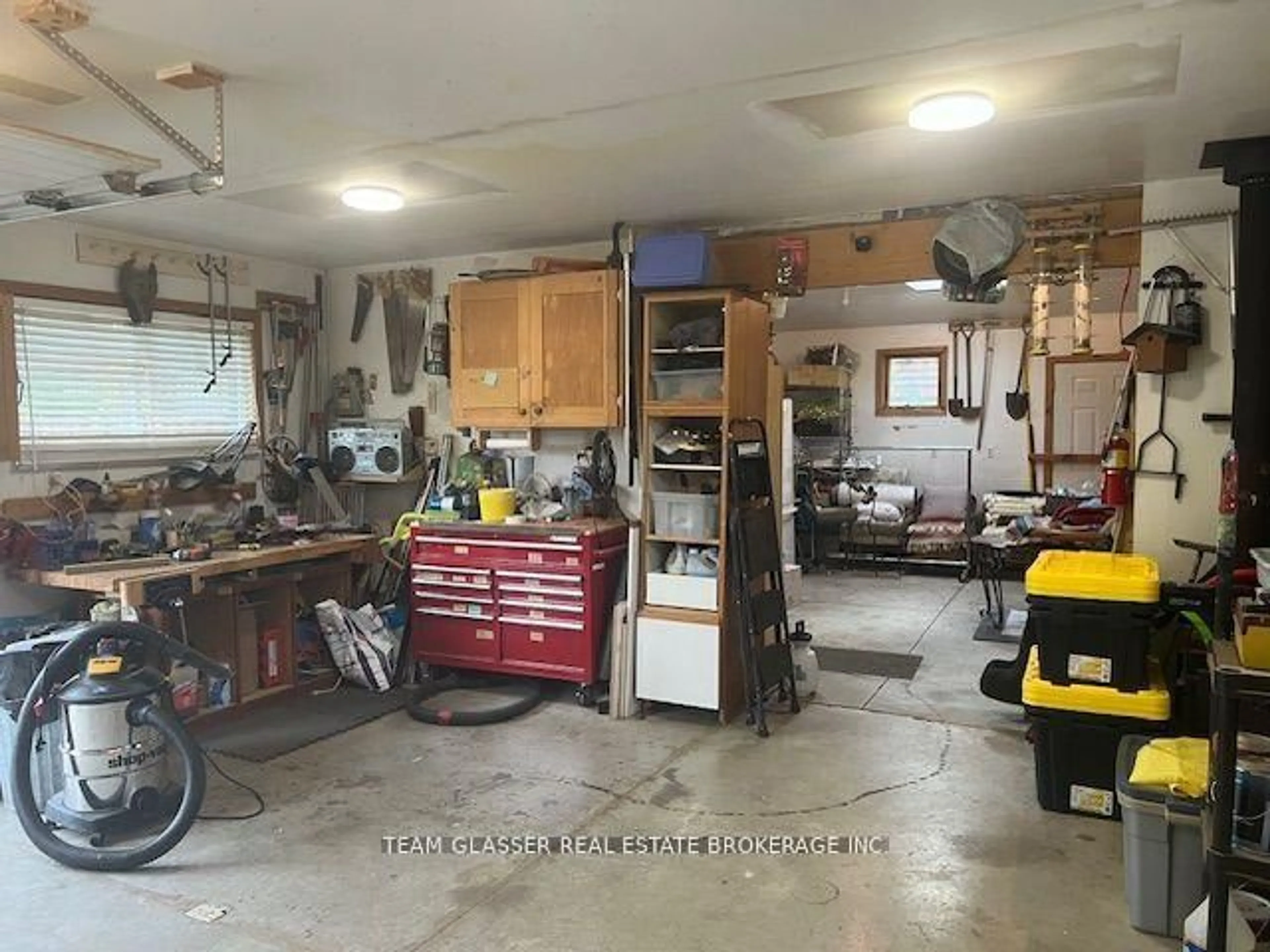 Indoor garage for 7070 LONGWOODS Rd, London South Ontario N6P 1P9