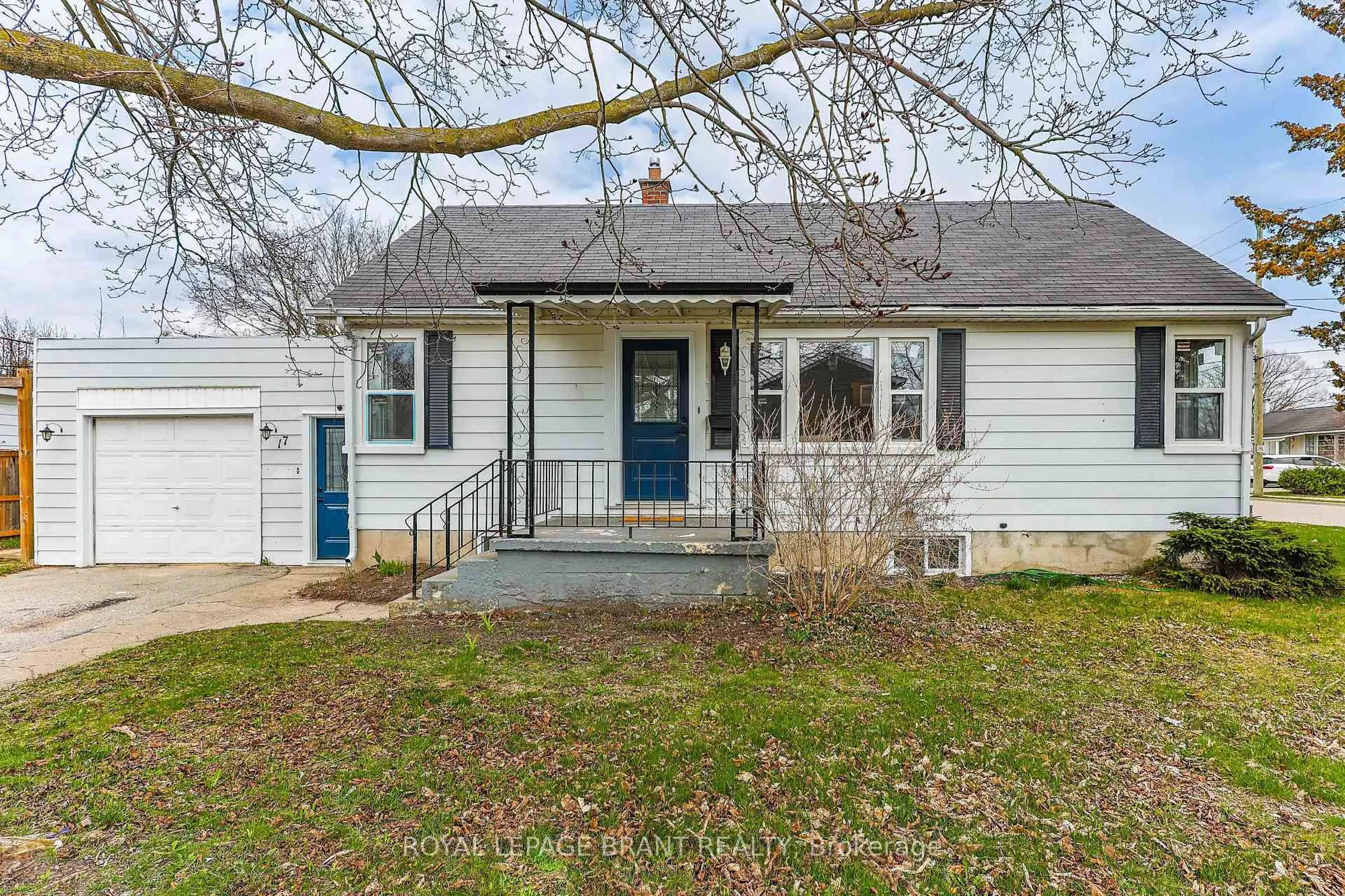Home with vinyl exterior material, street for 17 Hardy Ave, Tillsonburg Ontario N4G 3W9