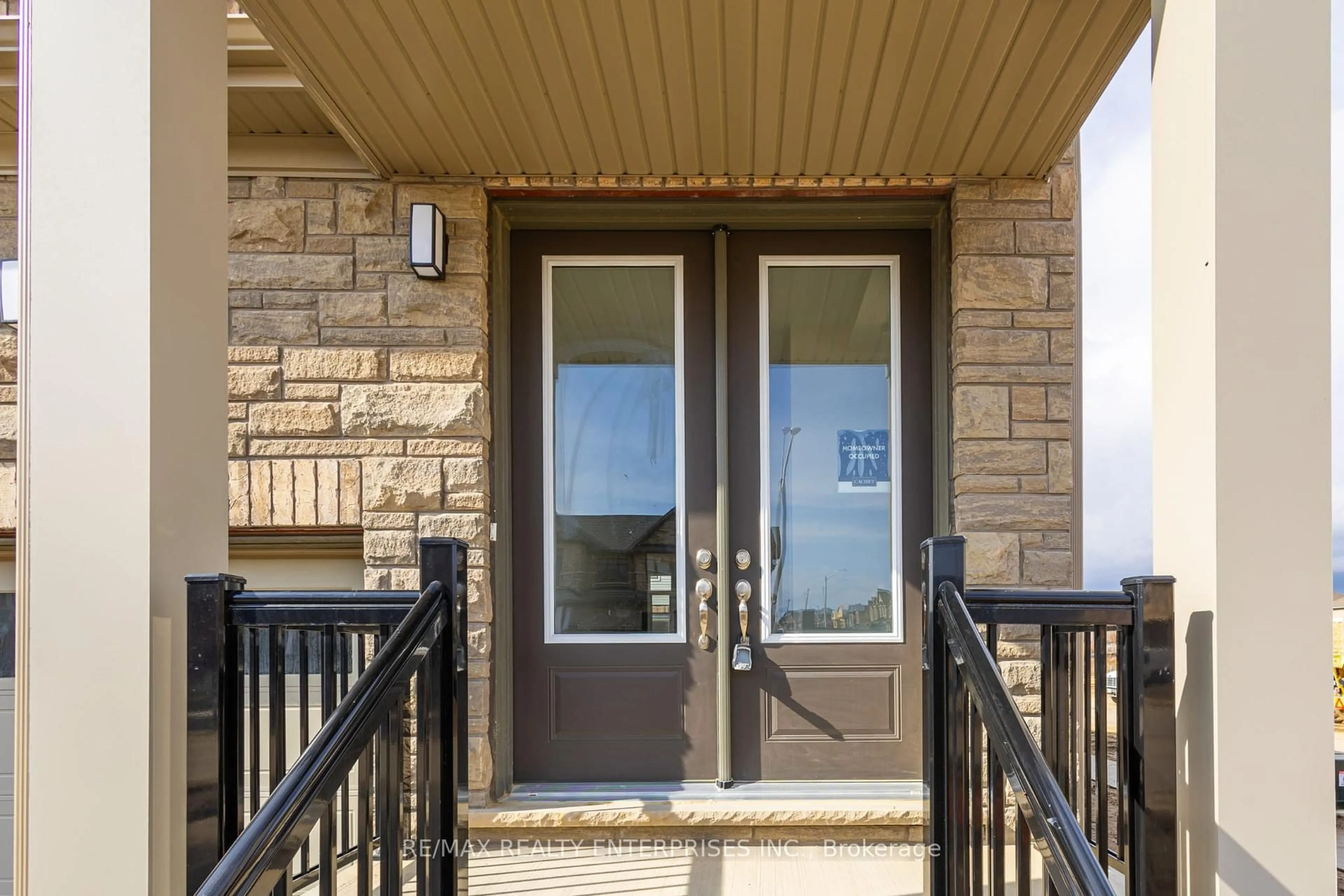 Indoor entryway for 78 Prince Philip Blvd, North Dumfries Ontario N0B 1E0