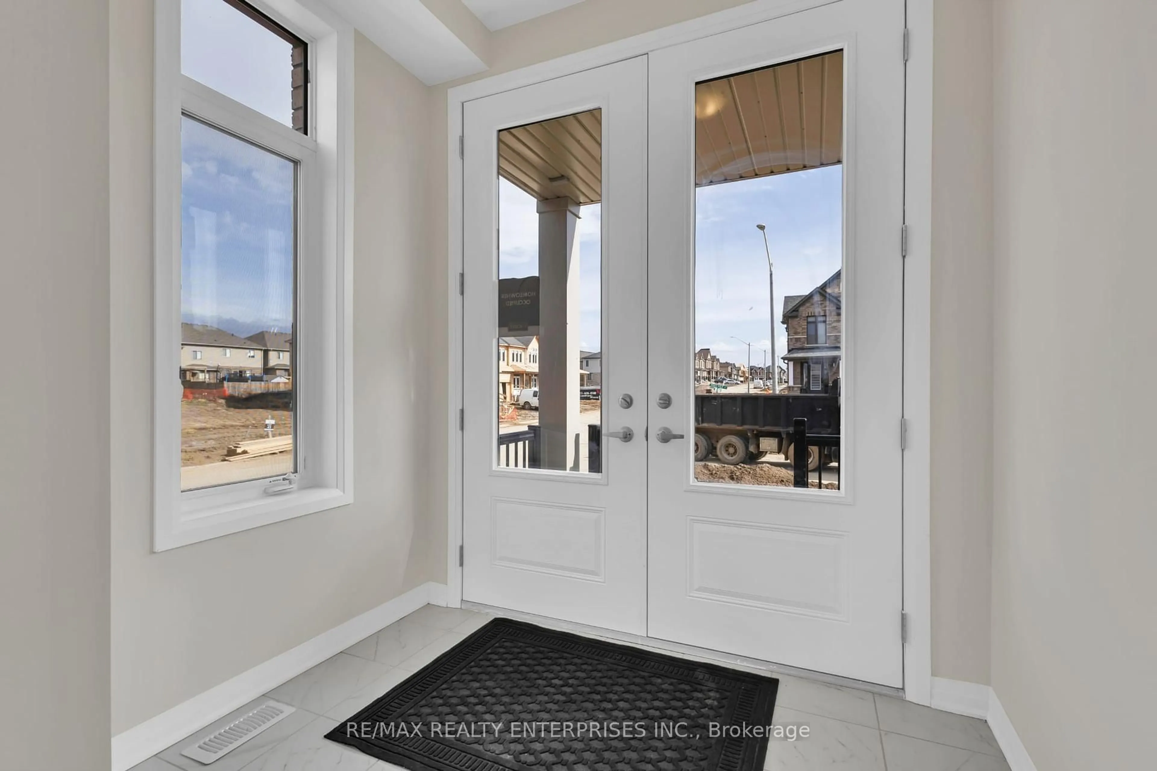 Indoor entryway for 78 Prince Philip Blvd, North Dumfries Ontario N0B 1E0