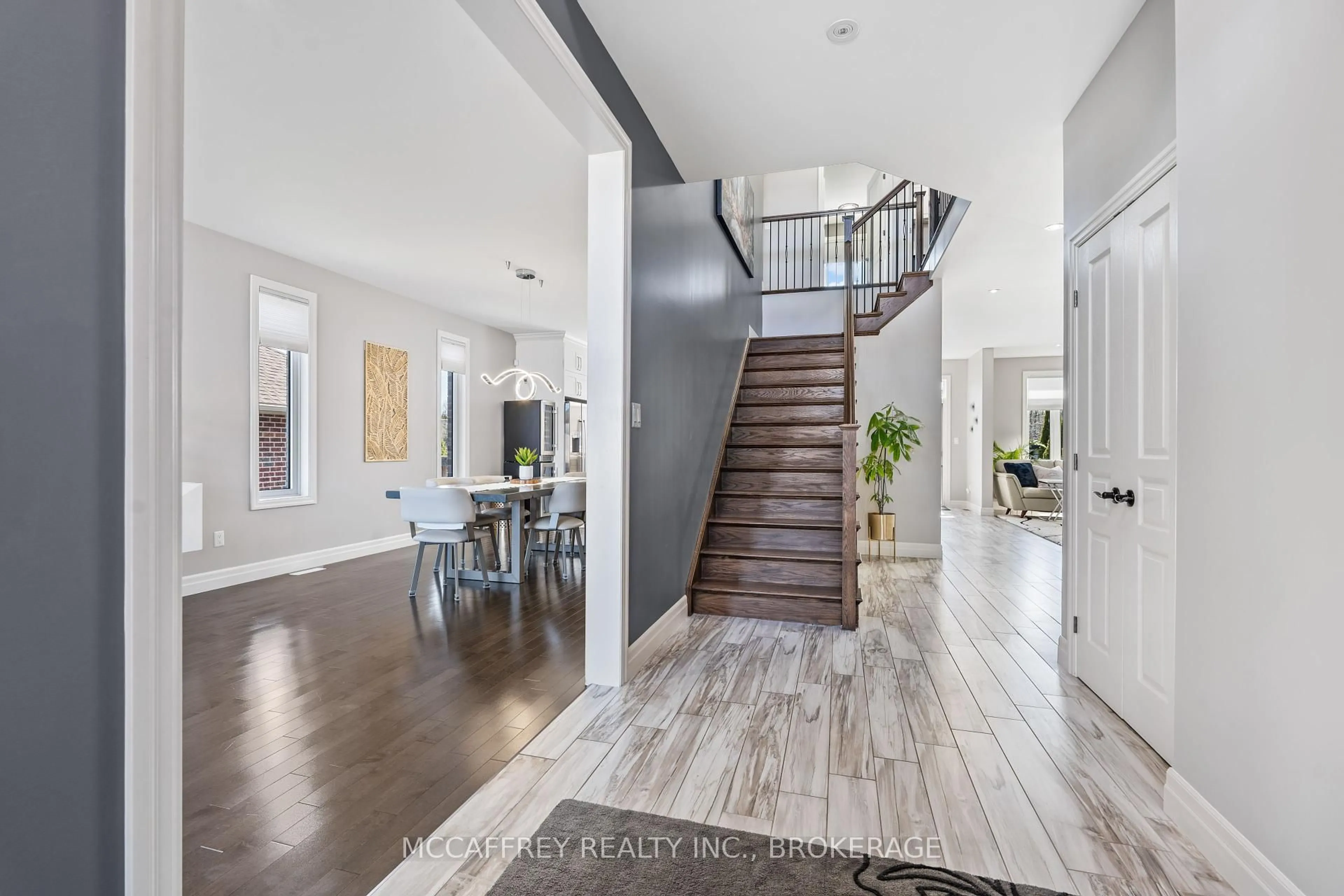 Indoor entryway for 64 Ashwood Cres, Greater Napanee Ontario K7R 0B1