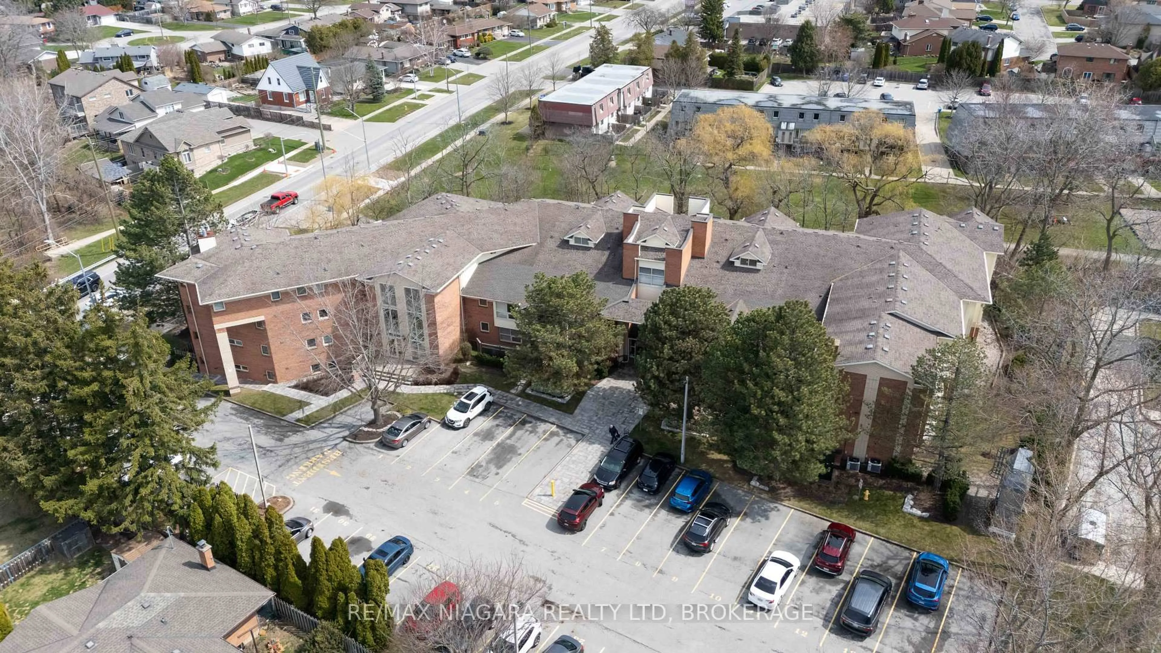 A pic from outside/outdoor area/front of a property/back of a property/a pic from drone, unknown for 244 Lakeshore Rd #301, St. Catharines Ontario L2M 1R6