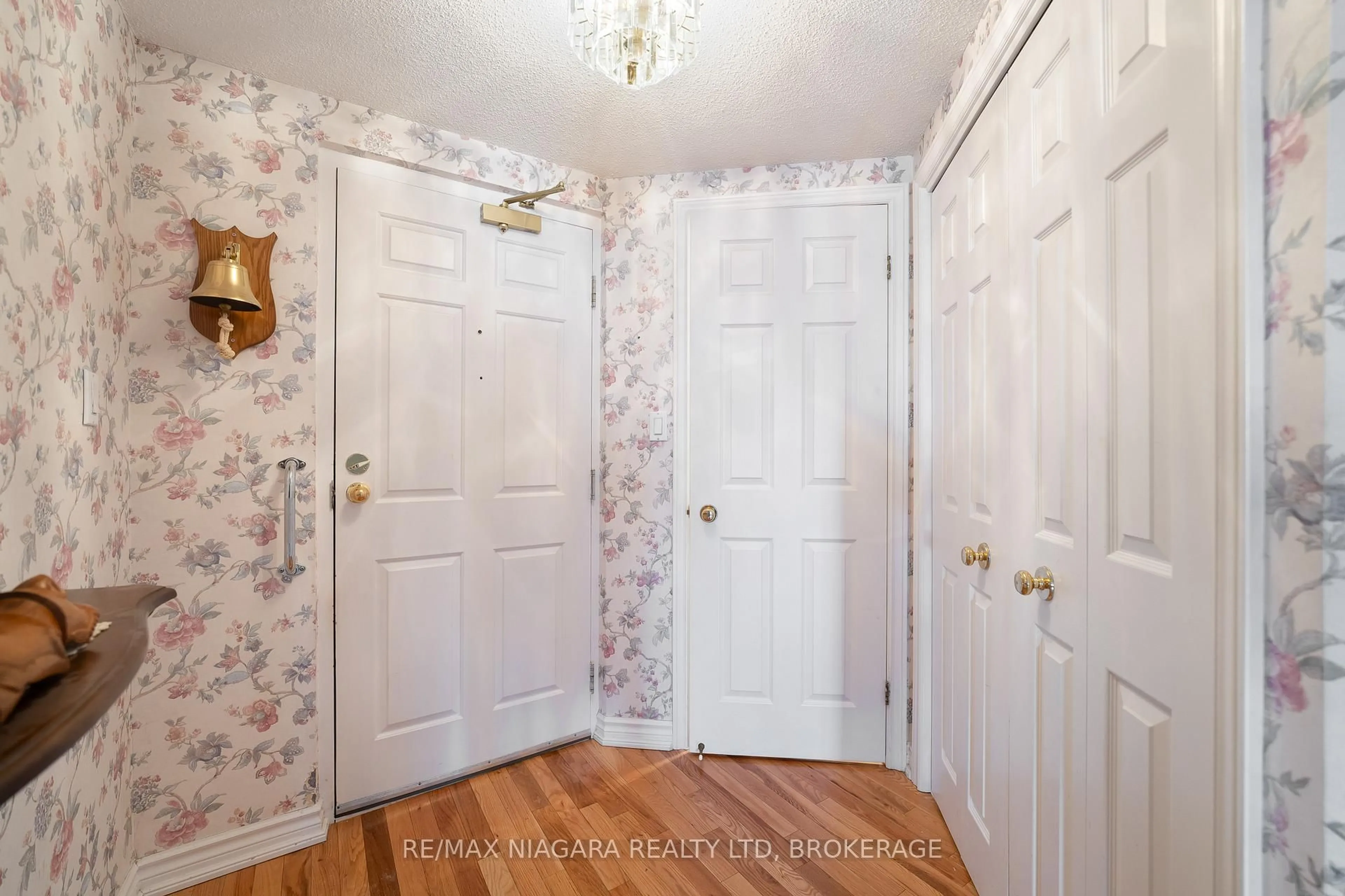 Indoor entryway for 244 Lakeshore Rd #301, St. Catharines Ontario L2M 1R6