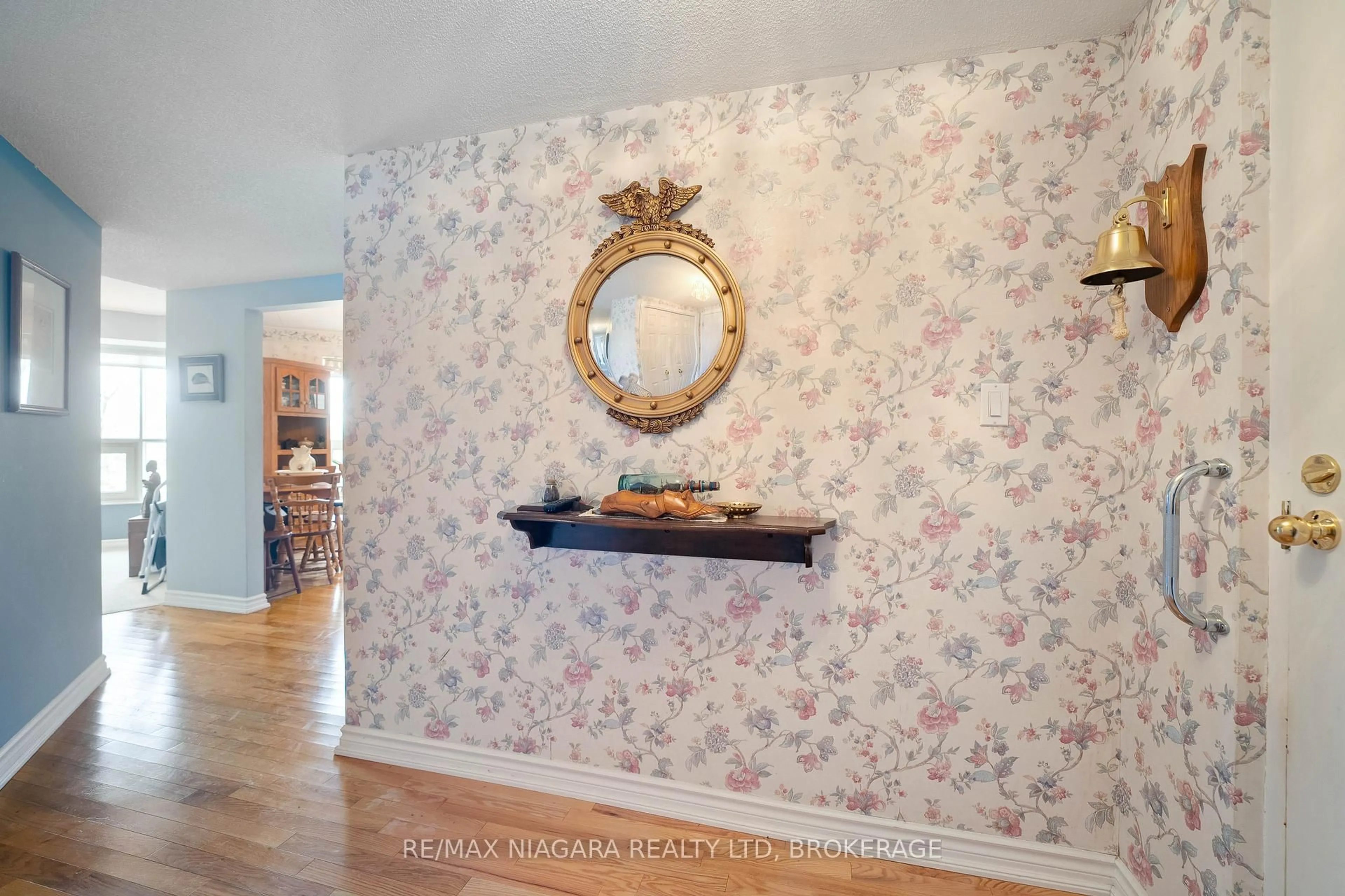 Indoor entryway for 244 Lakeshore Rd #301, St. Catharines Ontario L2M 1R6