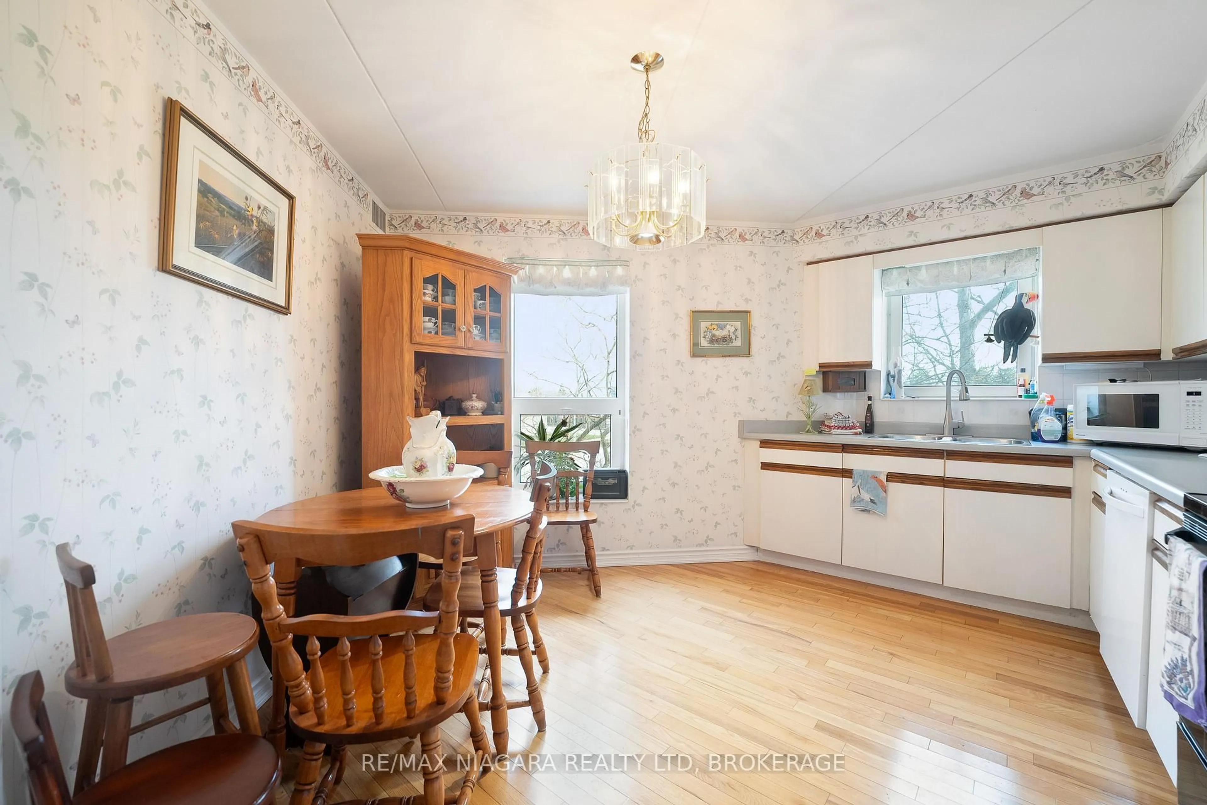 Dining room, wood/laminate floor for 244 Lakeshore Rd #301, St. Catharines Ontario L2M 1R6