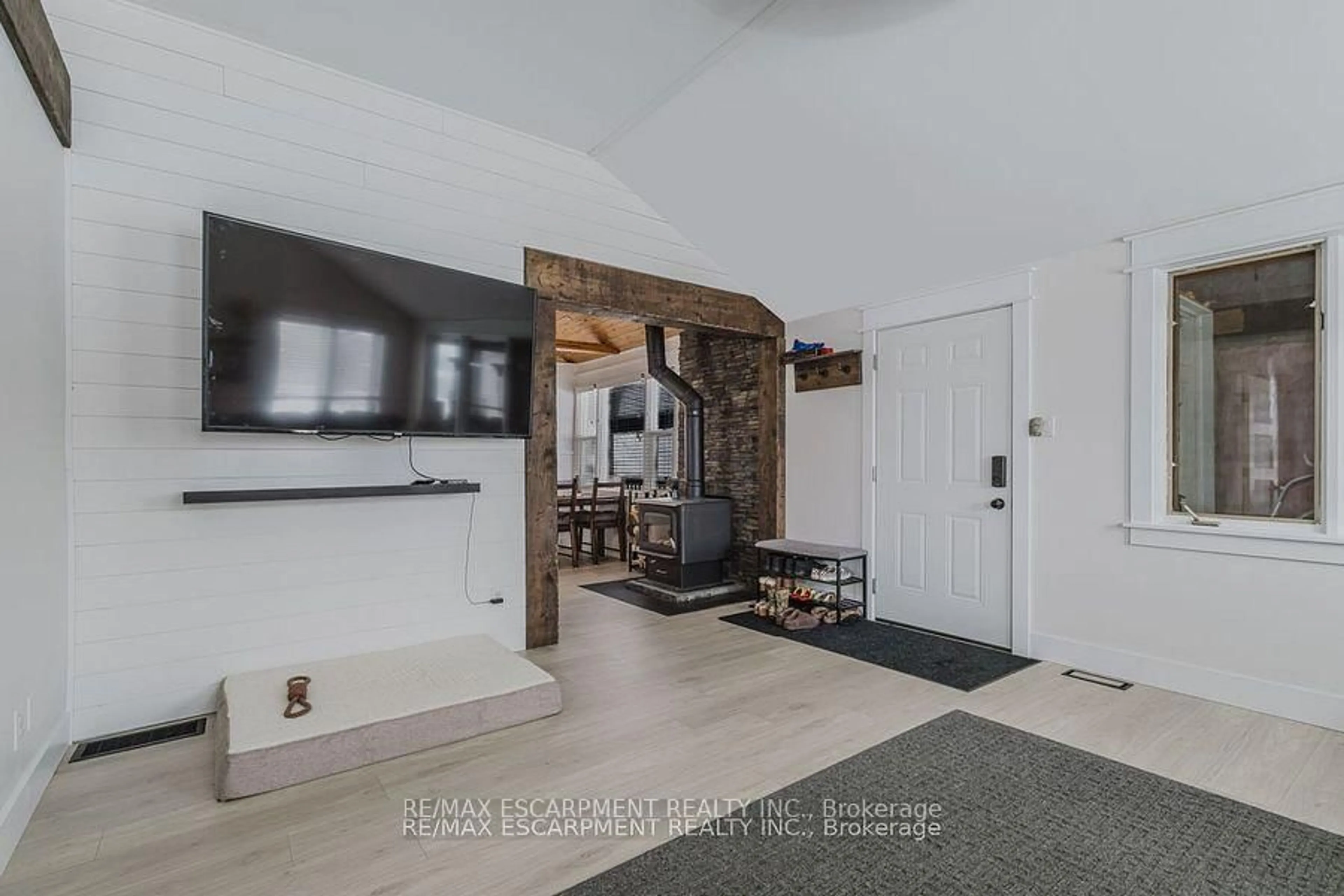 Indoor entryway for 1199 Lakeshore Rd, Haldimand Ontario N0A 1P0