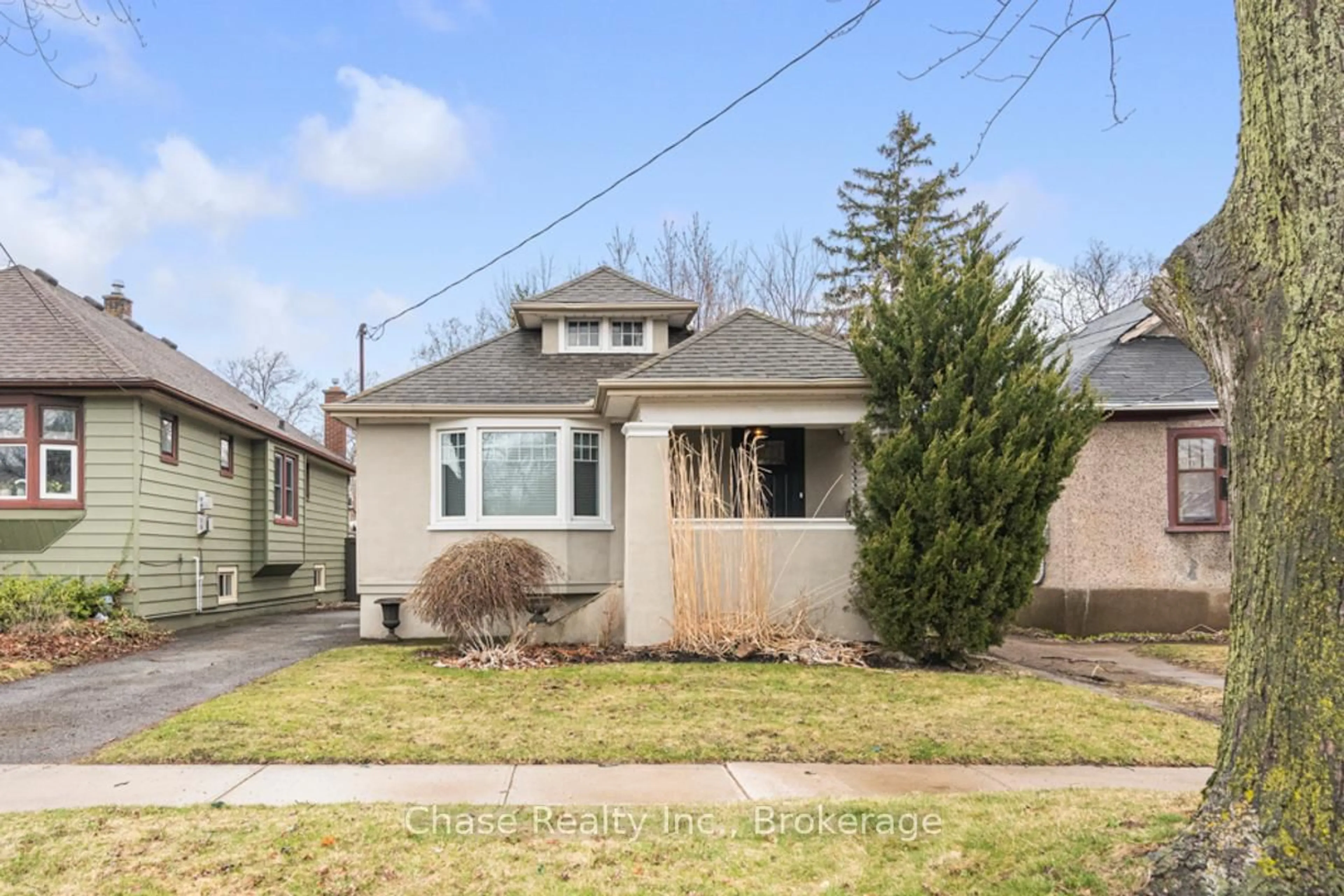 Unknown for 11 Junkin St, St. Catharines Ontario L2R 1N4
