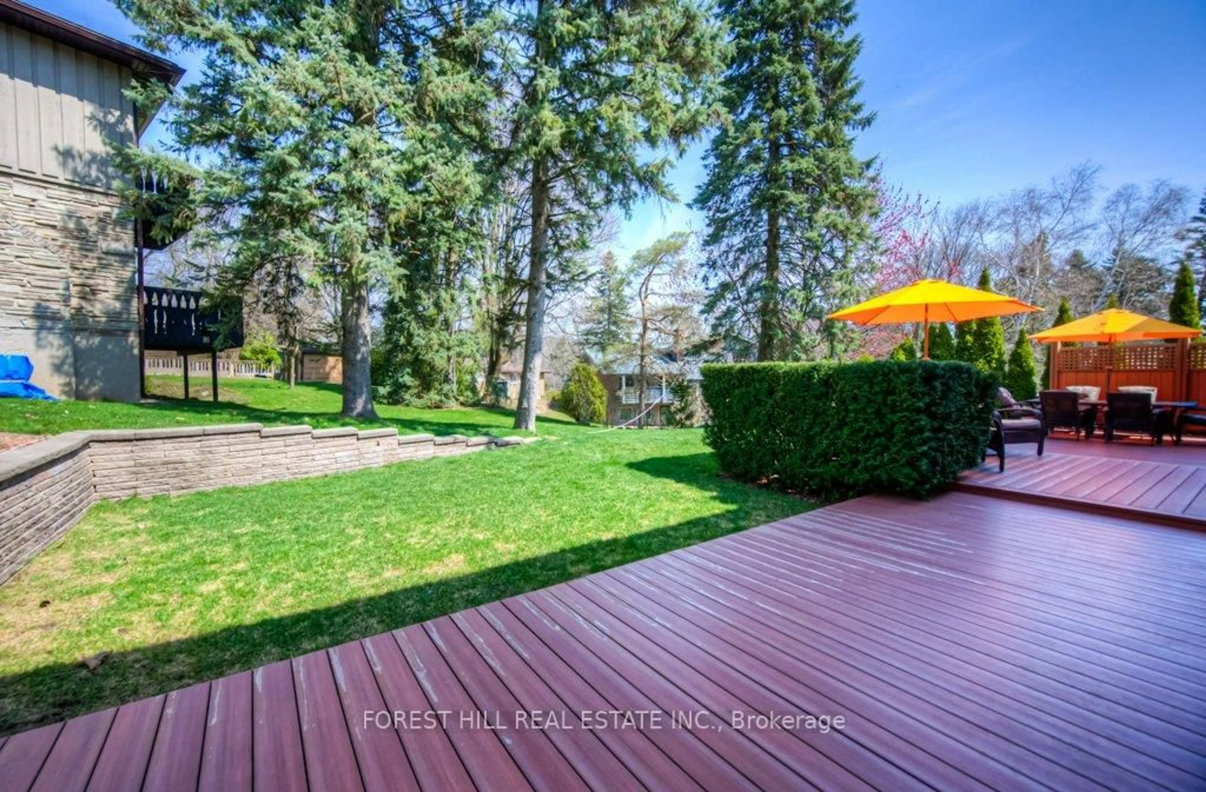 Patio, forest/trees view for 75 RIDGEWOOD Cres, Cambridge Ontario N1S 4B1
