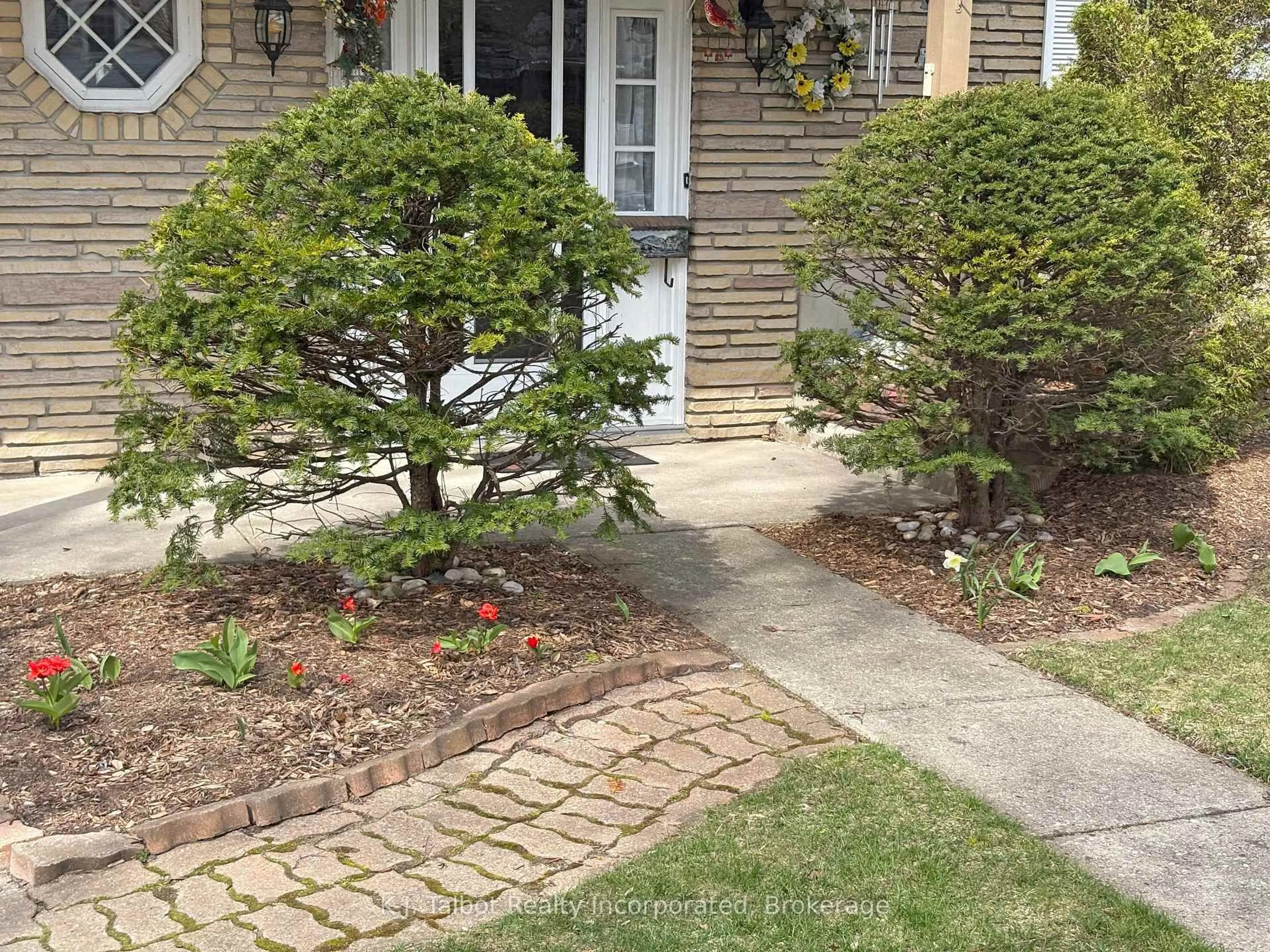 Unknown for 208 Palmerston St, Goderich Ontario N7A 3E9