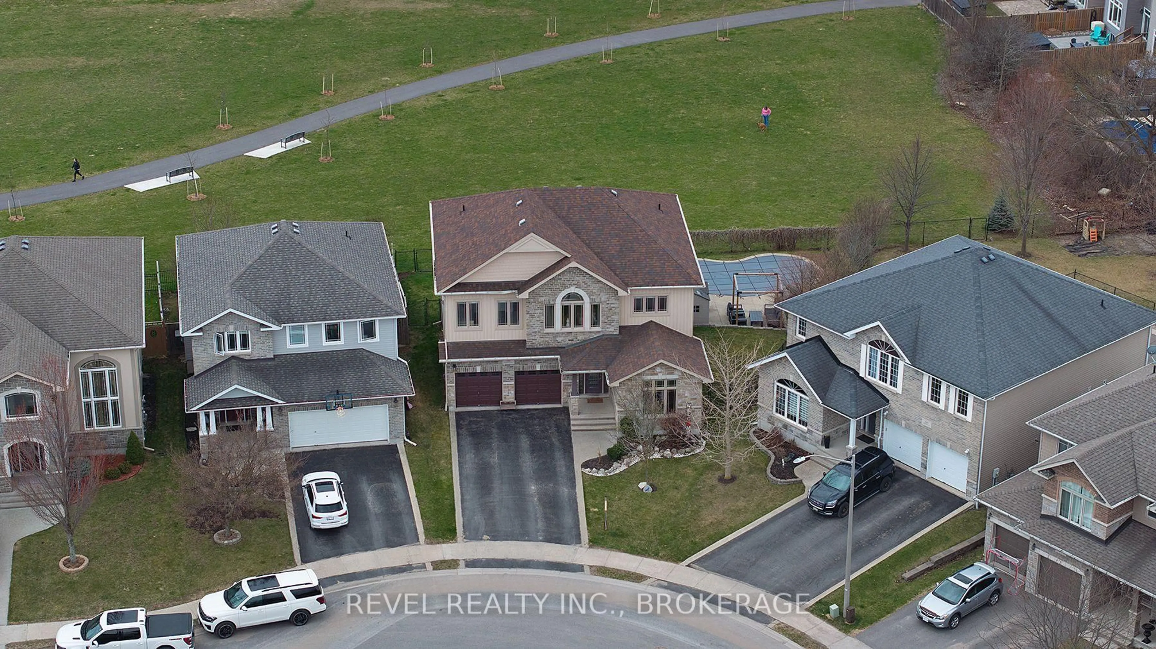 A pic from outside/outdoor area/front of a property/back of a property/a pic from drone, street for 1561 Providence Cres, Kingston Ontario K7P 0H9