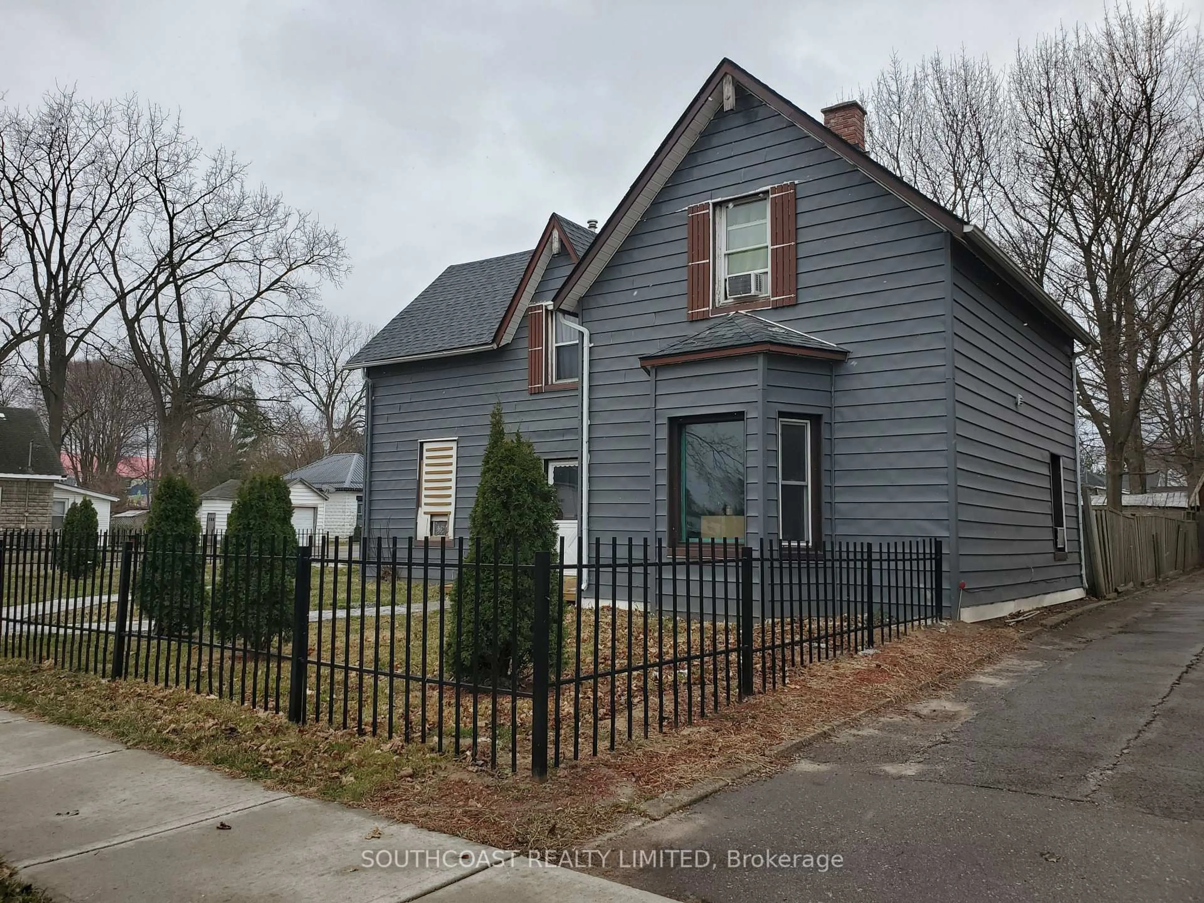 Home with vinyl exterior material, street for 218 Talbot St, Norfolk Ontario N3Y 2Z7
