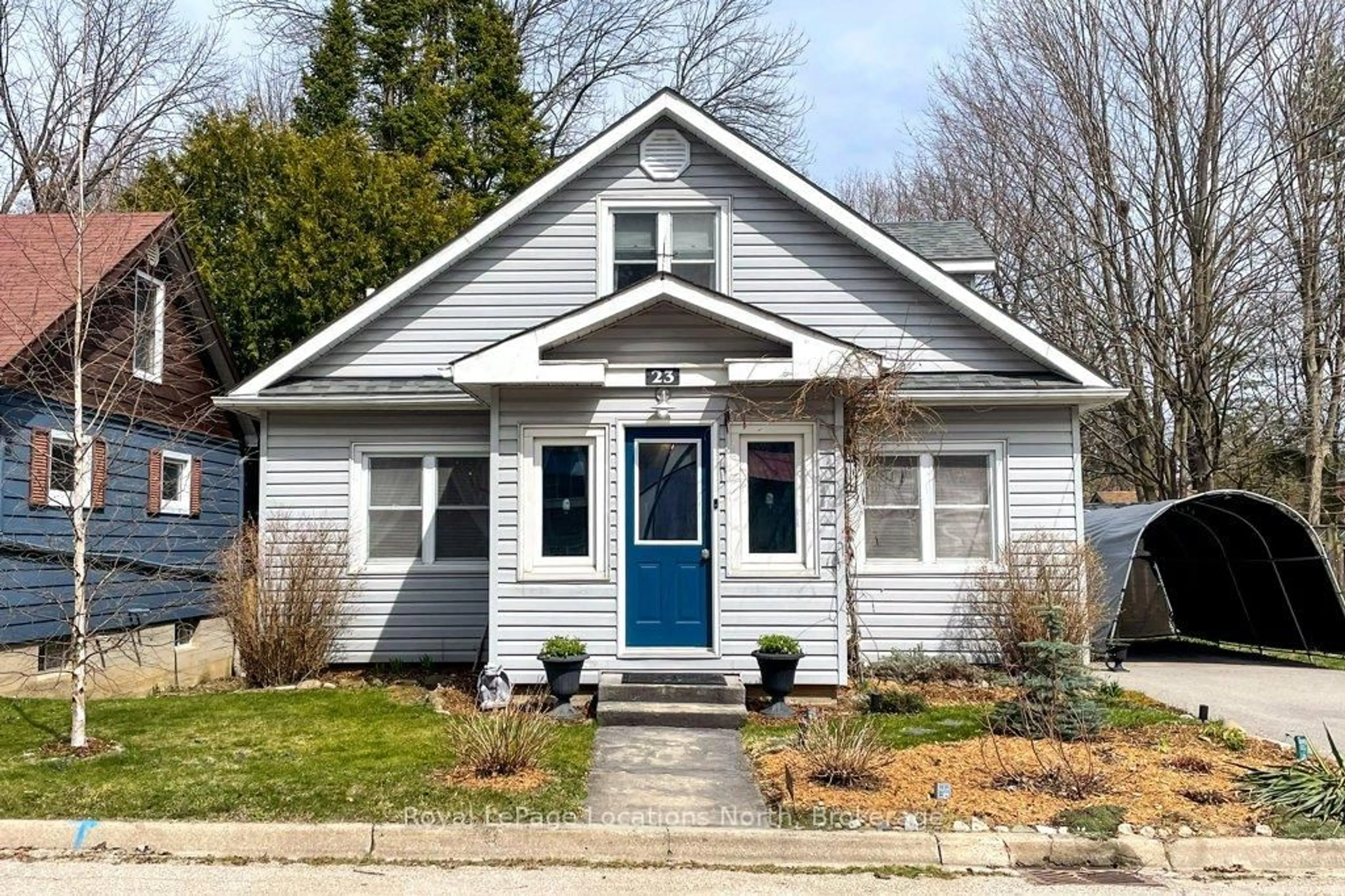 Home with vinyl exterior material, street for 23 Cook St, Meaford Ontario N4L 1V3
