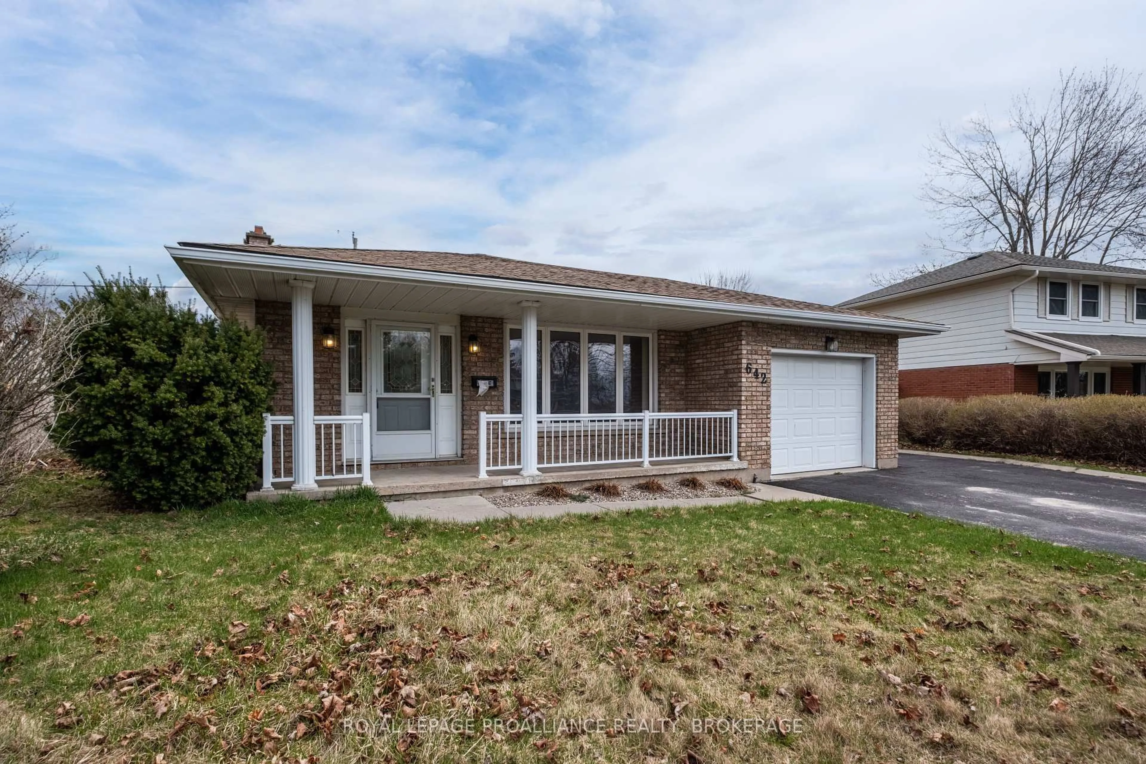 Home with vinyl exterior material, street for 642 Fleet St, Kingston Ontario K7M 5A2