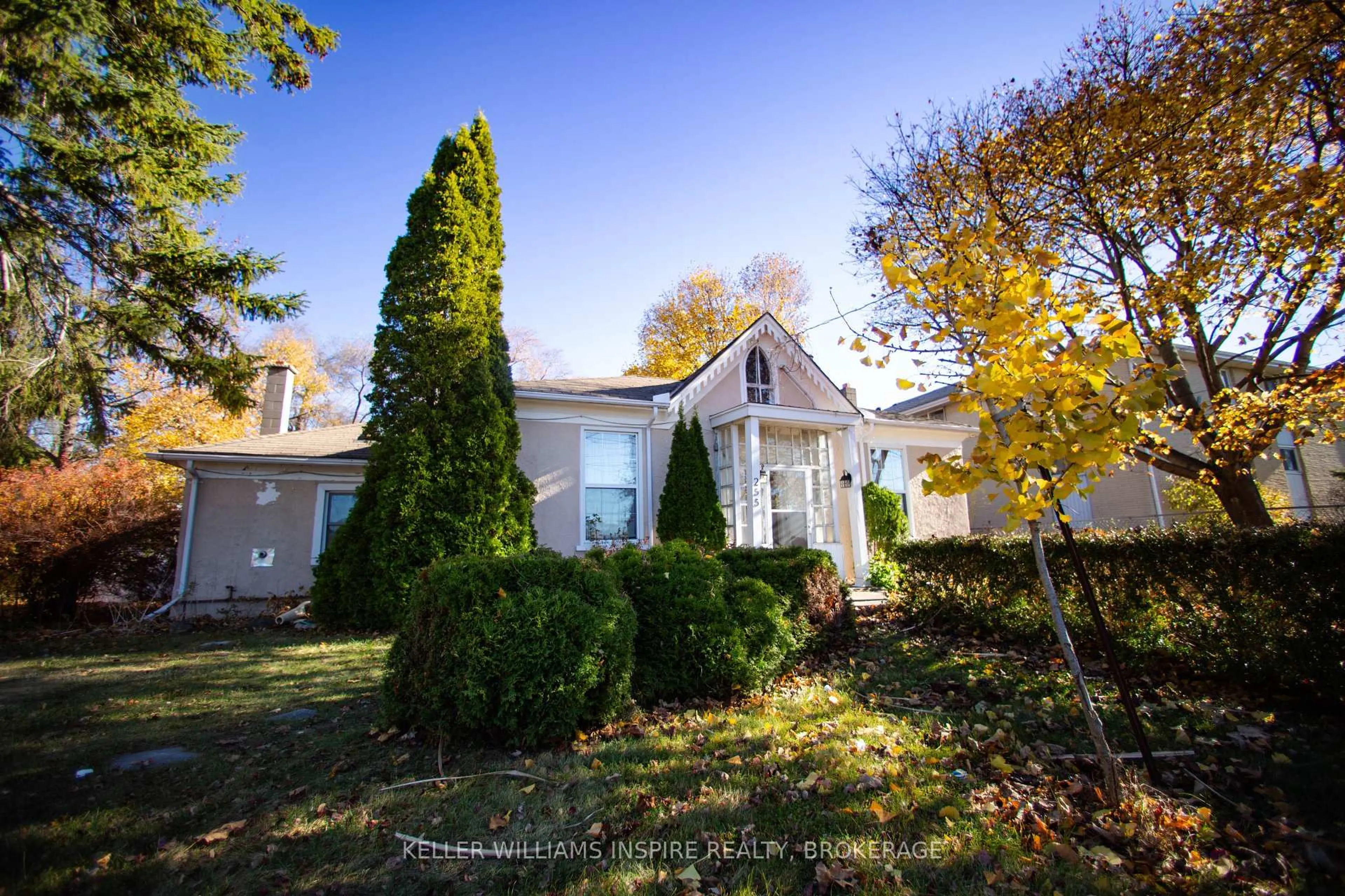 Home with vinyl exterior material, street for 255 Sidney St, Belleville Ontario K8P 3Z2
