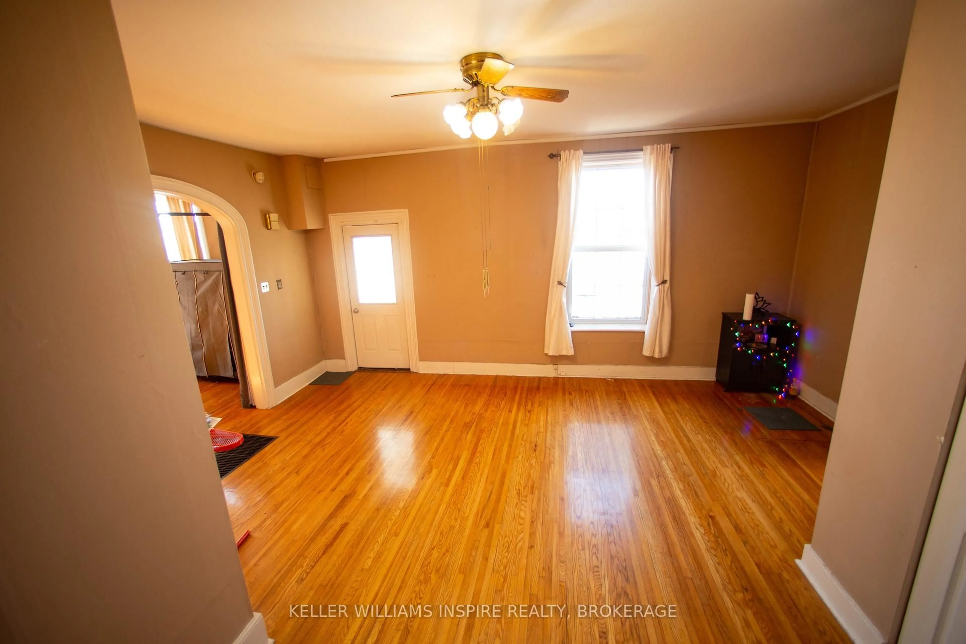 A pic of a room for 255 Sidney St, Belleville Ontario K8P 3Z2