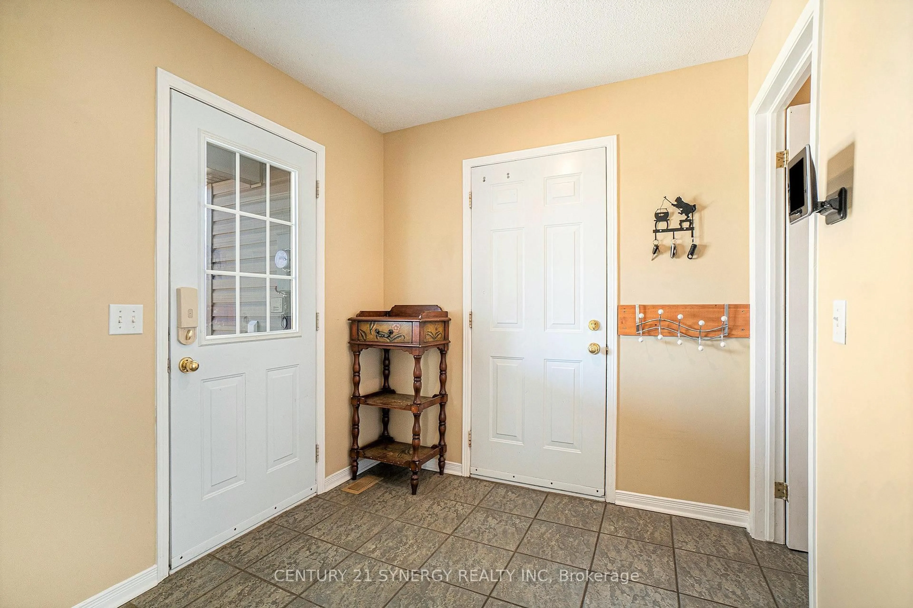 Indoor entryway for 40 Empress Dr, North Grenville Ontario K0G 1J0