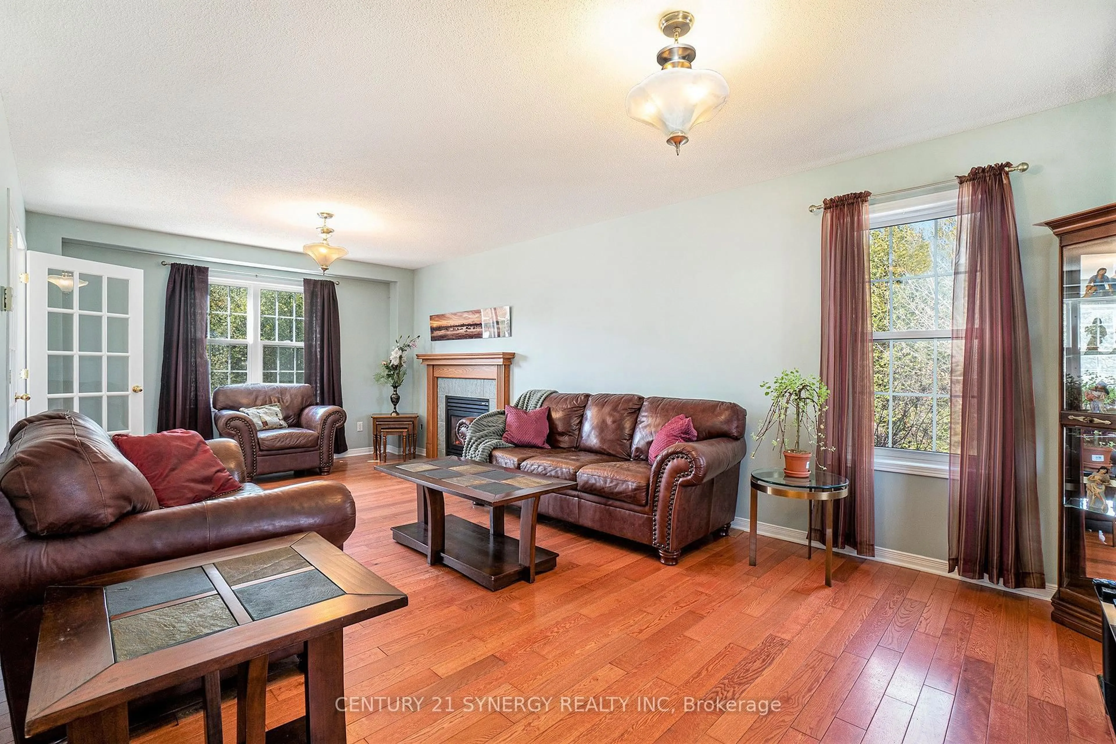 Living room with furniture, wood/laminate floor for 40 Empress Dr, North Grenville Ontario K0G 1J0
