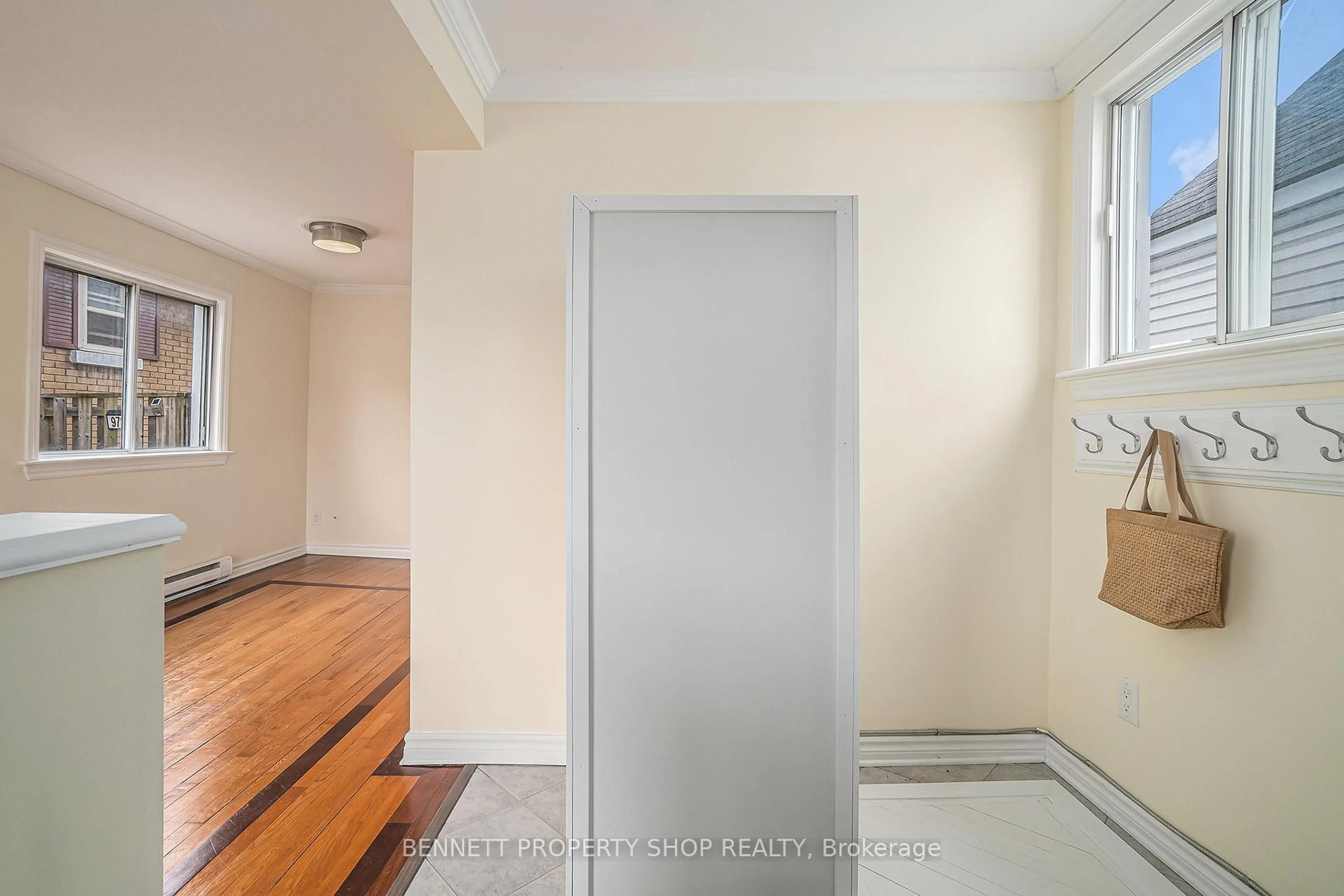 Unknown for 978 Admiral Ave, Ottawa Ontario K1Z 6L9