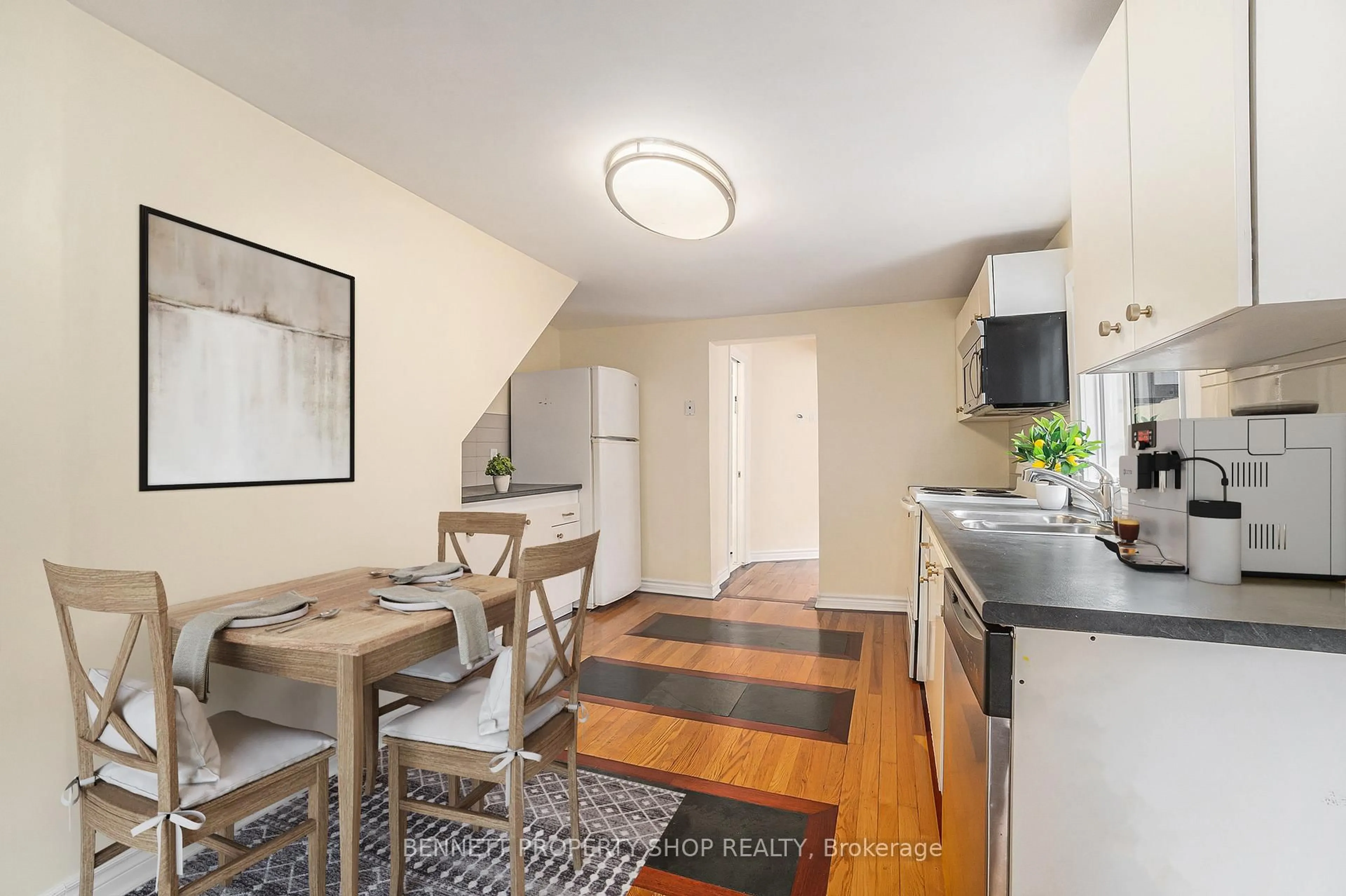 Standard kitchen, unknown for 978 Admiral Ave, Ottawa Ontario K1Z 6L9