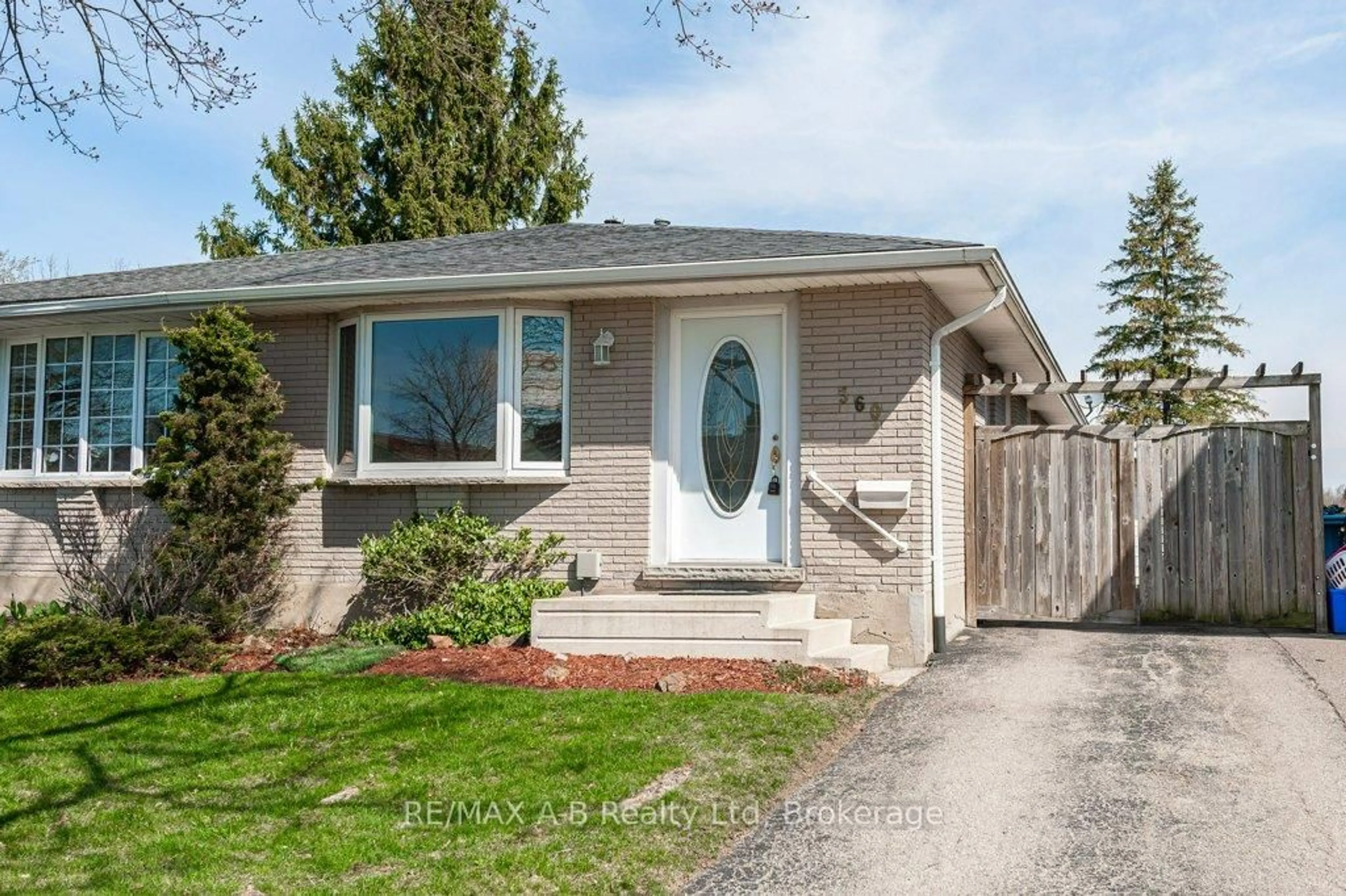 Home with vinyl exterior material, street for 360 Maple Ave, Stratford Ontario N5A 1V9