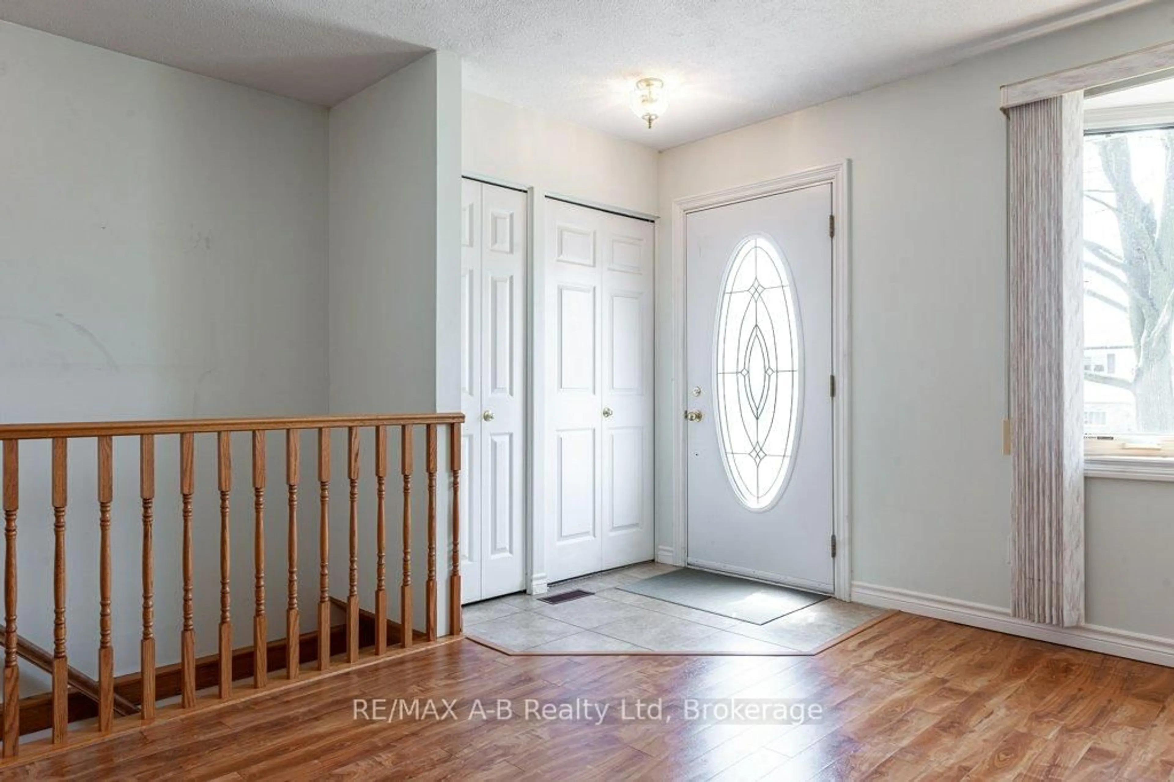 Indoor entryway for 360 Maple Ave, Stratford Ontario N5A 1V9