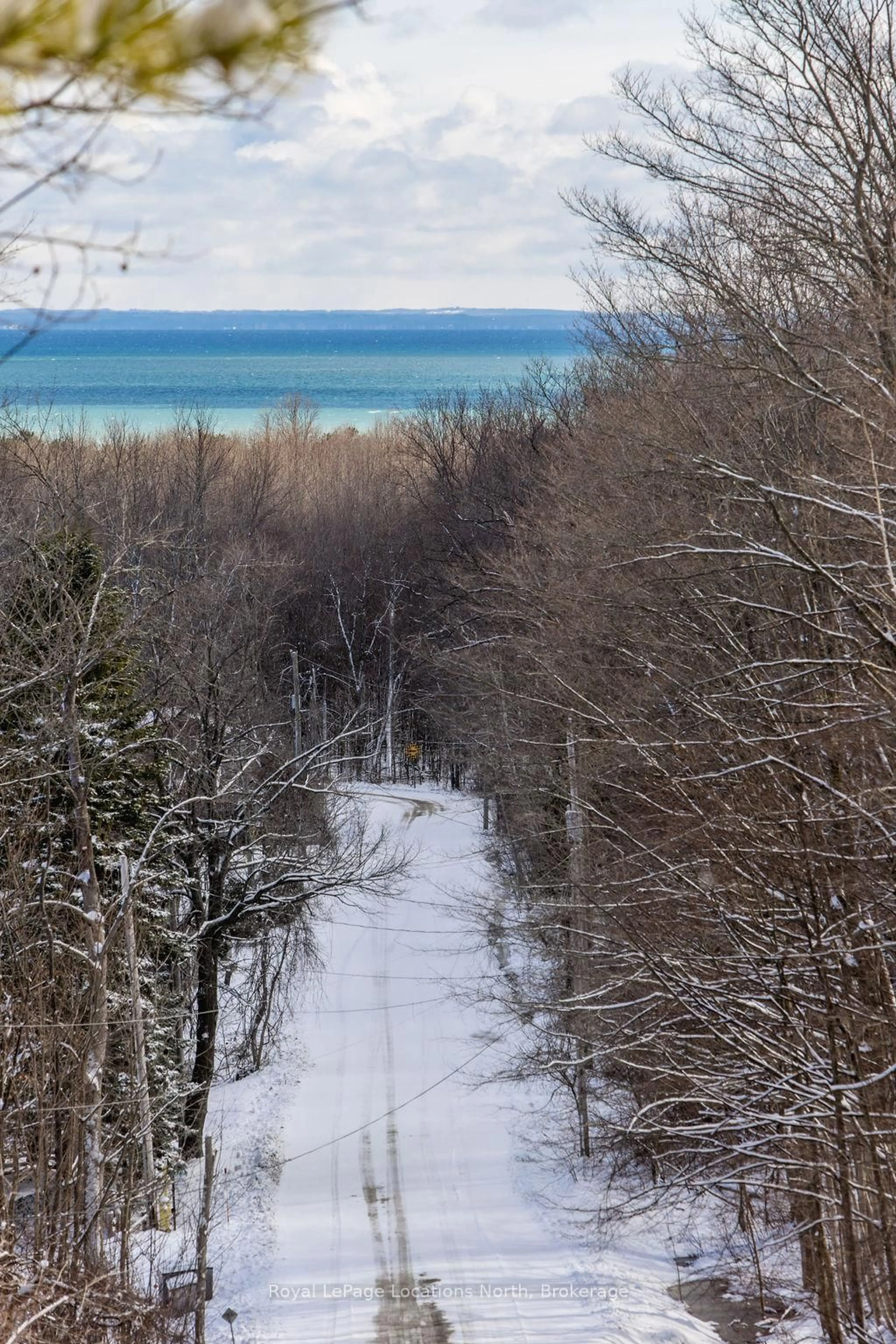 Blurry image for 192 Hidden Lake Rd, Blue Mountains Ontario L9Y 0T6