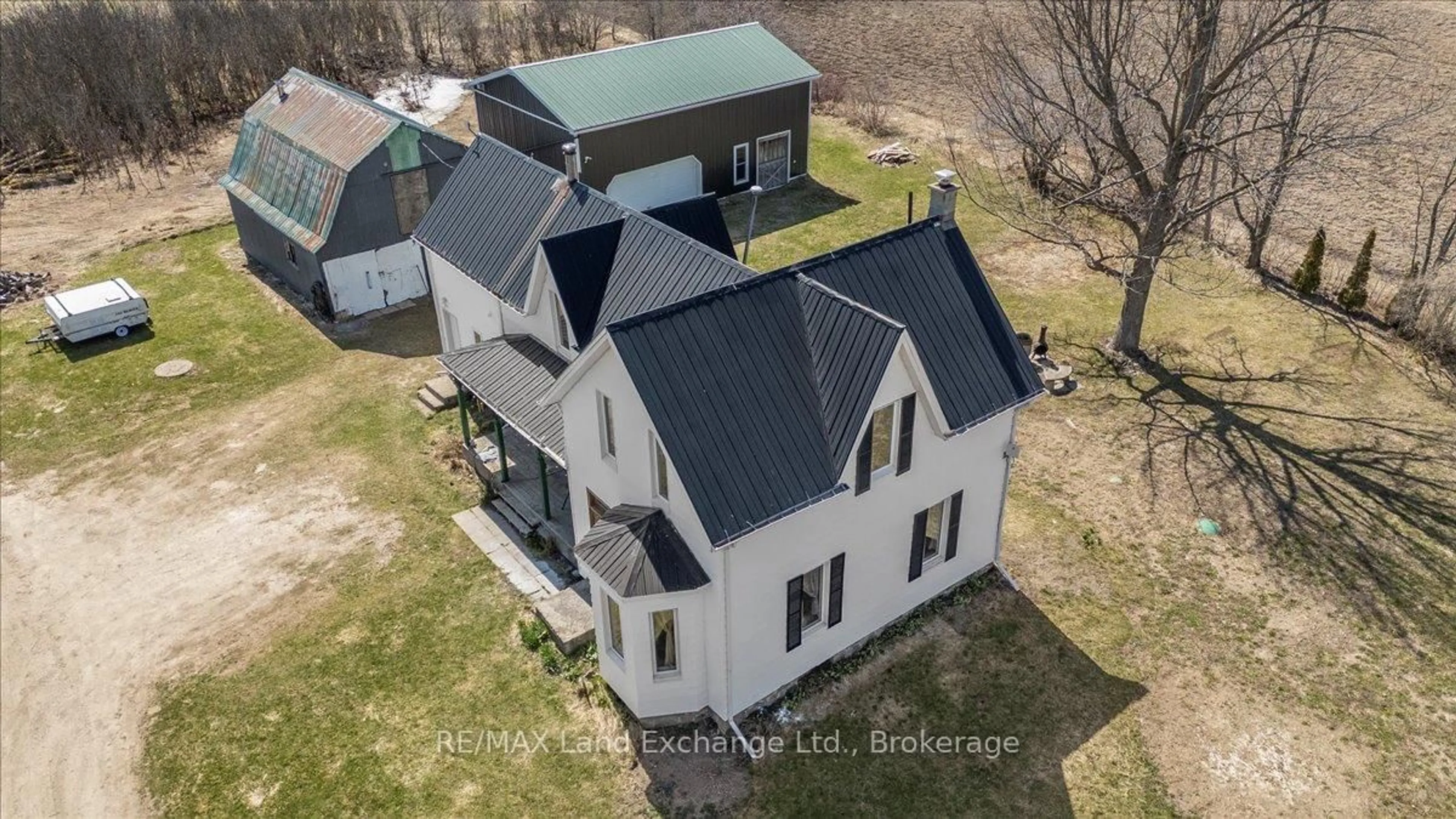 A pic from outside/outdoor area/front of a property/back of a property/a pic from drone, building for 887 Concession 10 Concession, Kincardine Ontario N0G 1W0