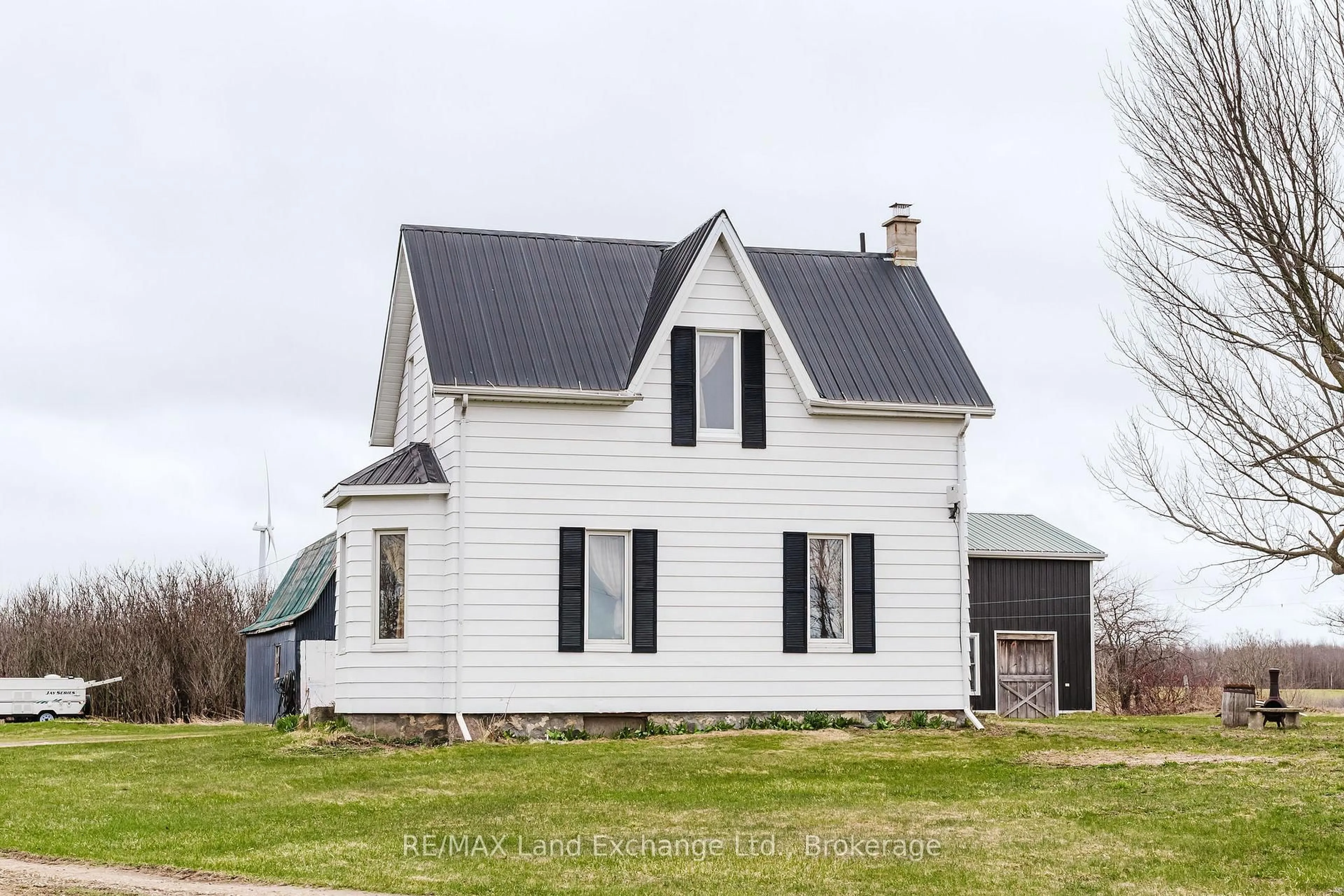 Home with vinyl exterior material, building for 887 Concession 10 Concession, Kincardine Ontario N0G 1W0