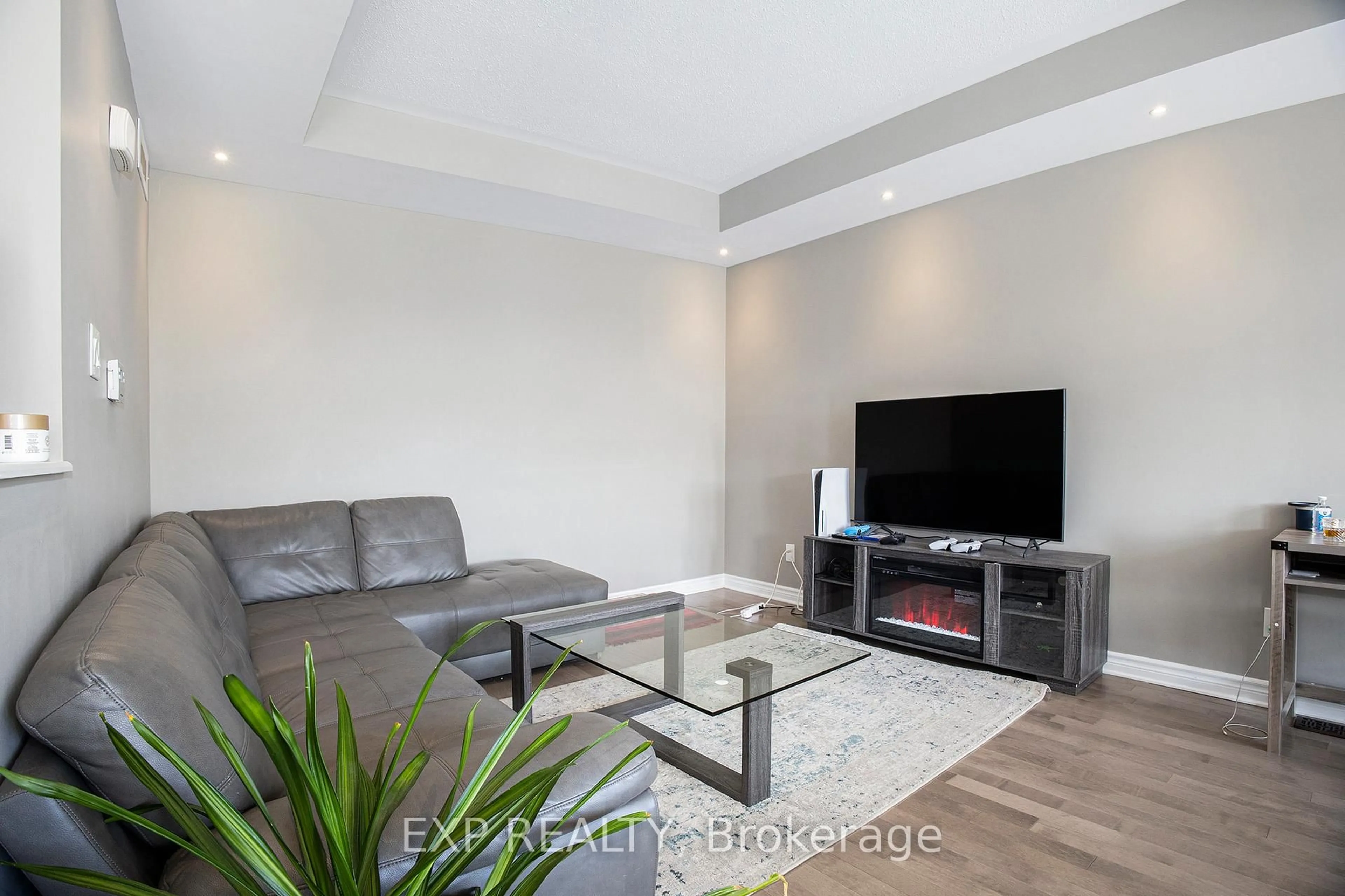 Living room with furniture, wood/laminate floor for 630 Lauraleaf Cres, Ottawa Ontario K2J 6G9