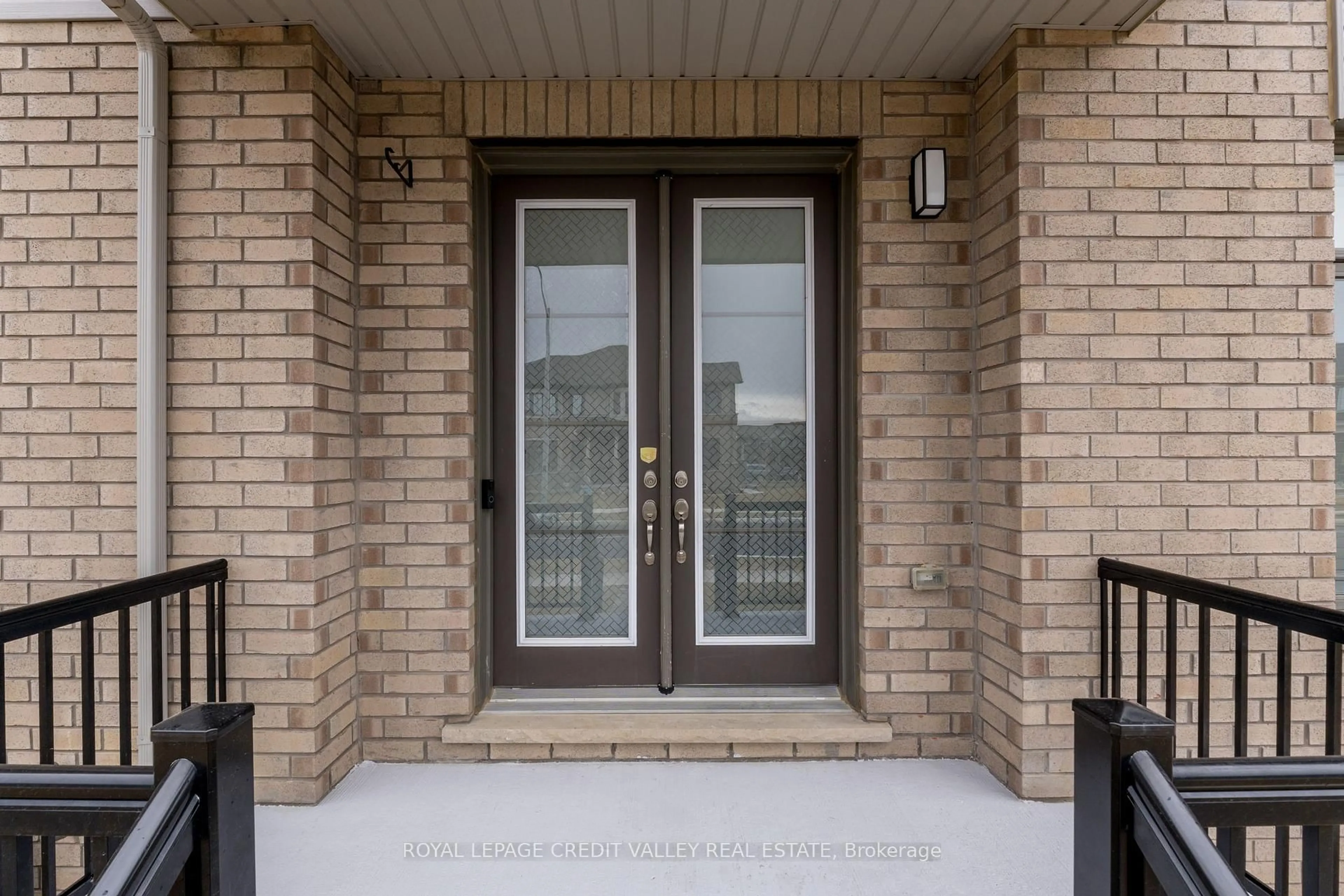Indoor entryway for 96 Yale Dr, Hamilton Ontario L0R 1W0