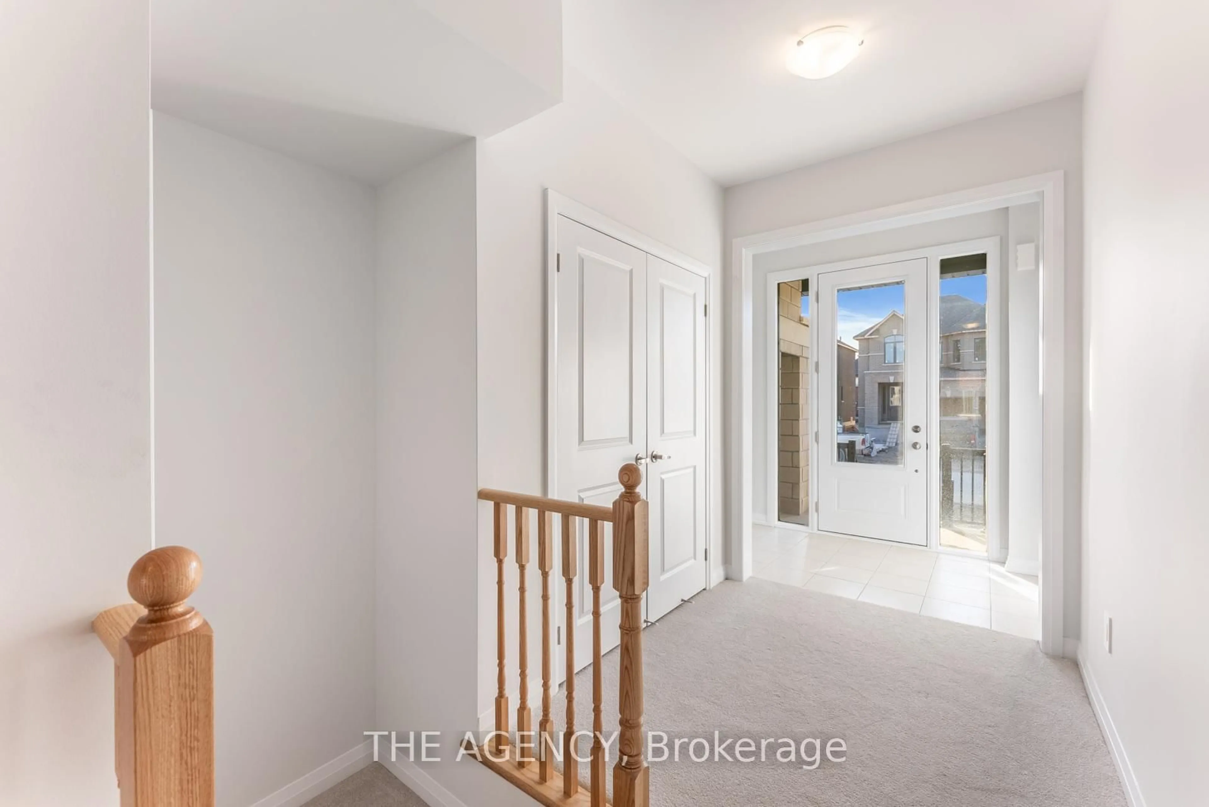 Indoor entryway for 44 Corley St, Kawartha Lakes Ontario K9V 6C2