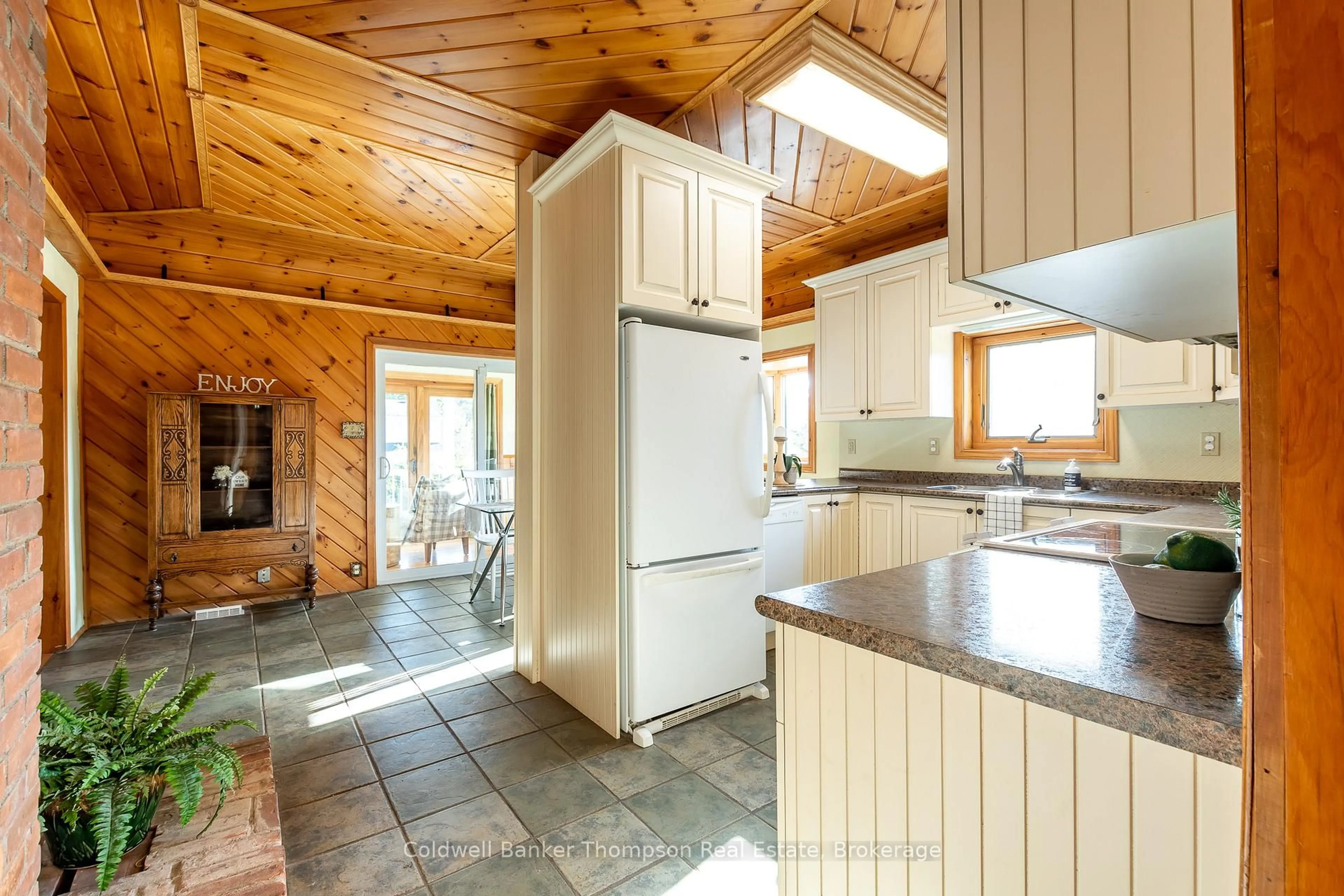 Open concept kitchen, ceramic/tile floor for 2434 Old Muskoka Rd, Huntsville Ontario P0B 1M0