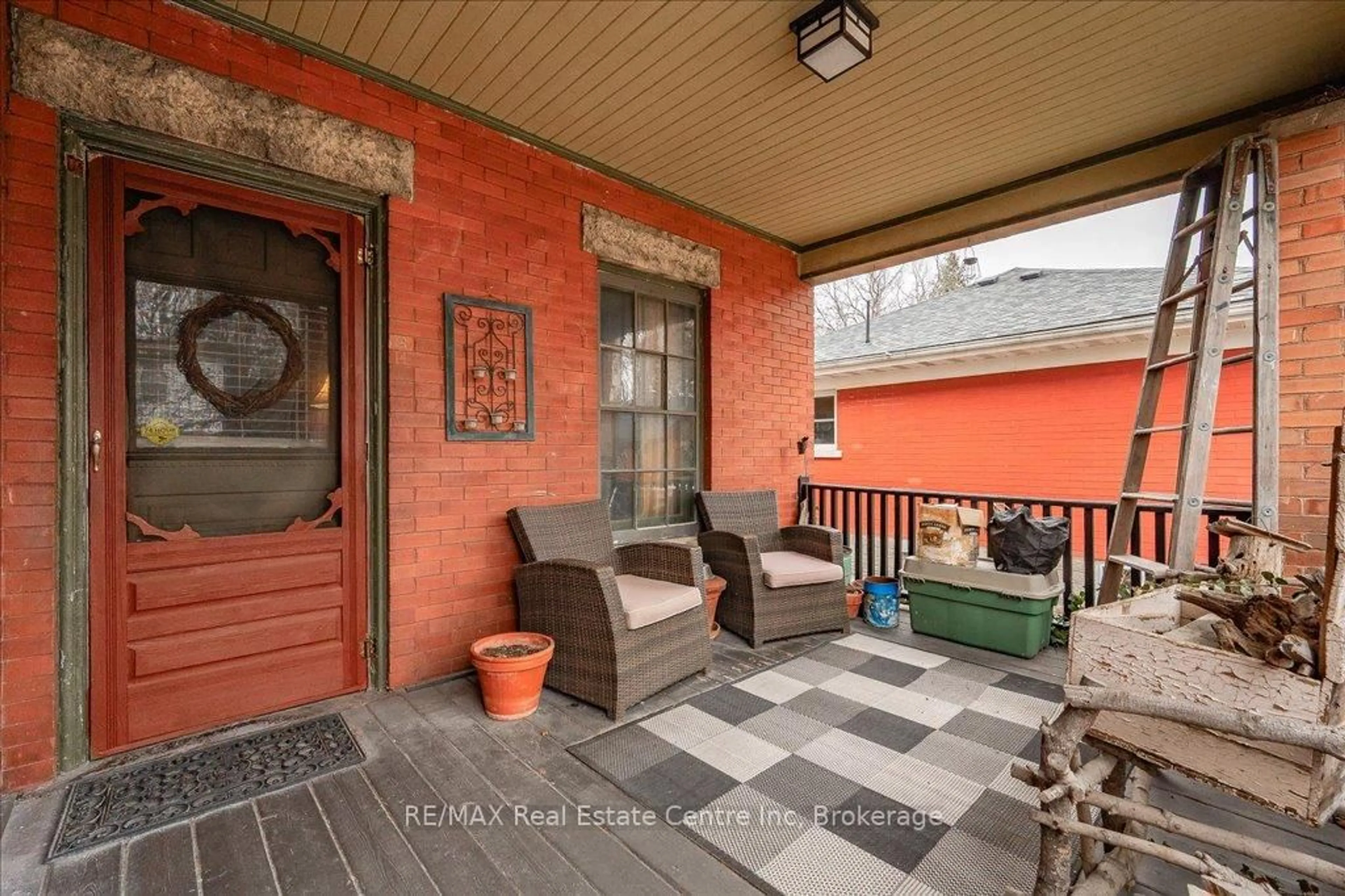 Patio, street for 265 London Rd, Guelph Ontario N1H 2C7