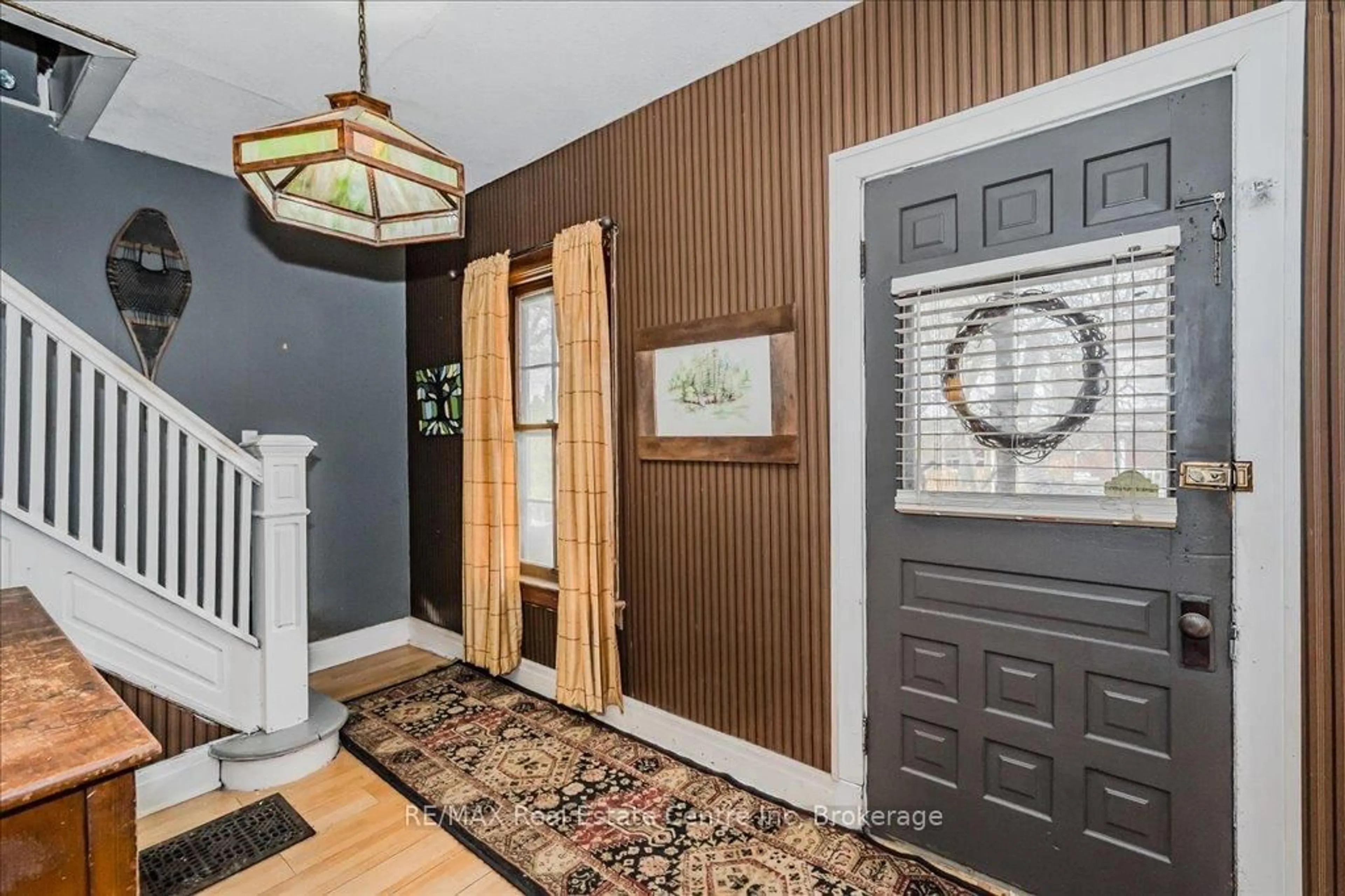 Indoor entryway for 265 London Rd, Guelph Ontario N1H 2C7