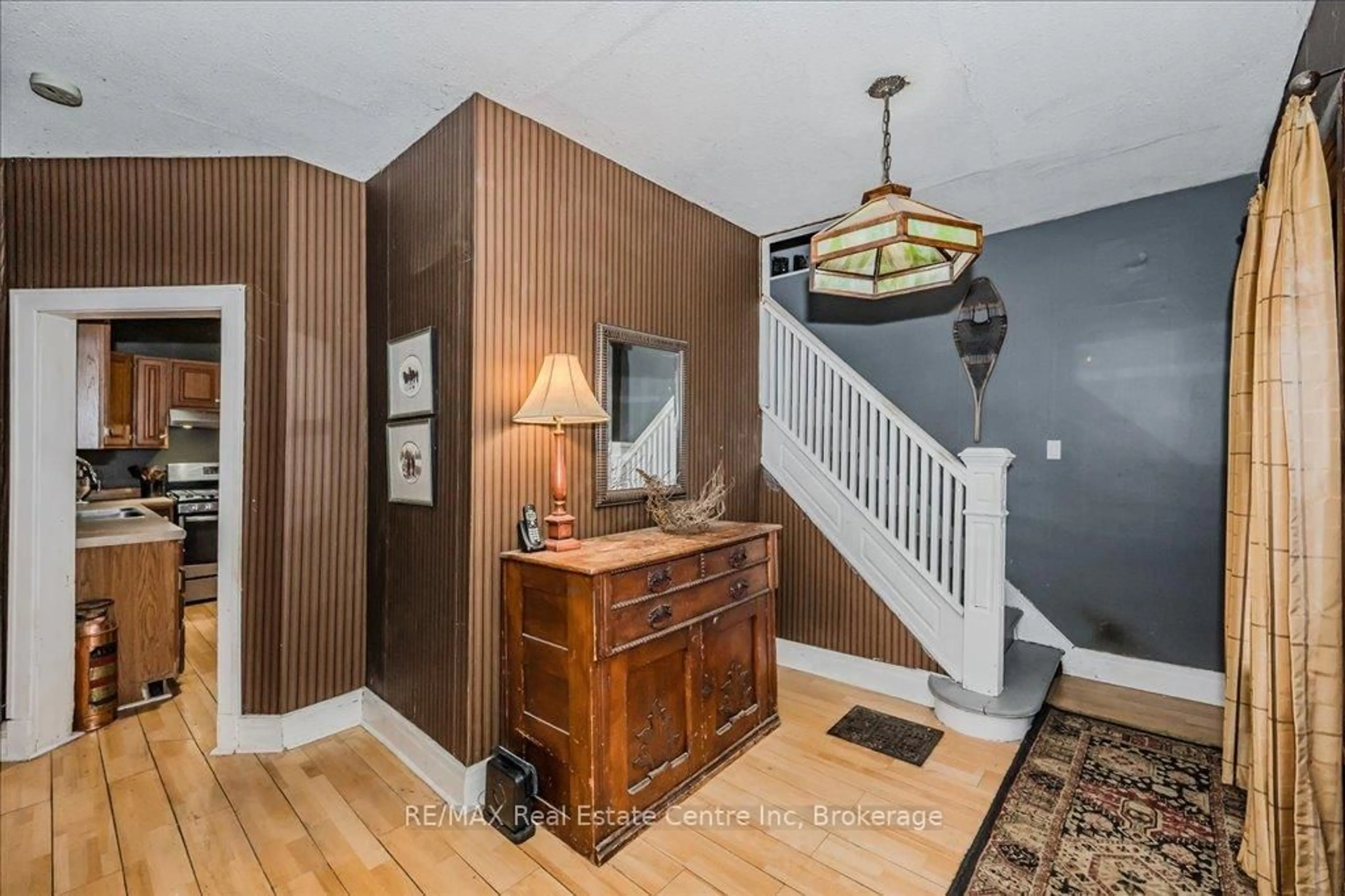 Indoor entryway for 265 London Rd, Guelph Ontario N1H 2C7