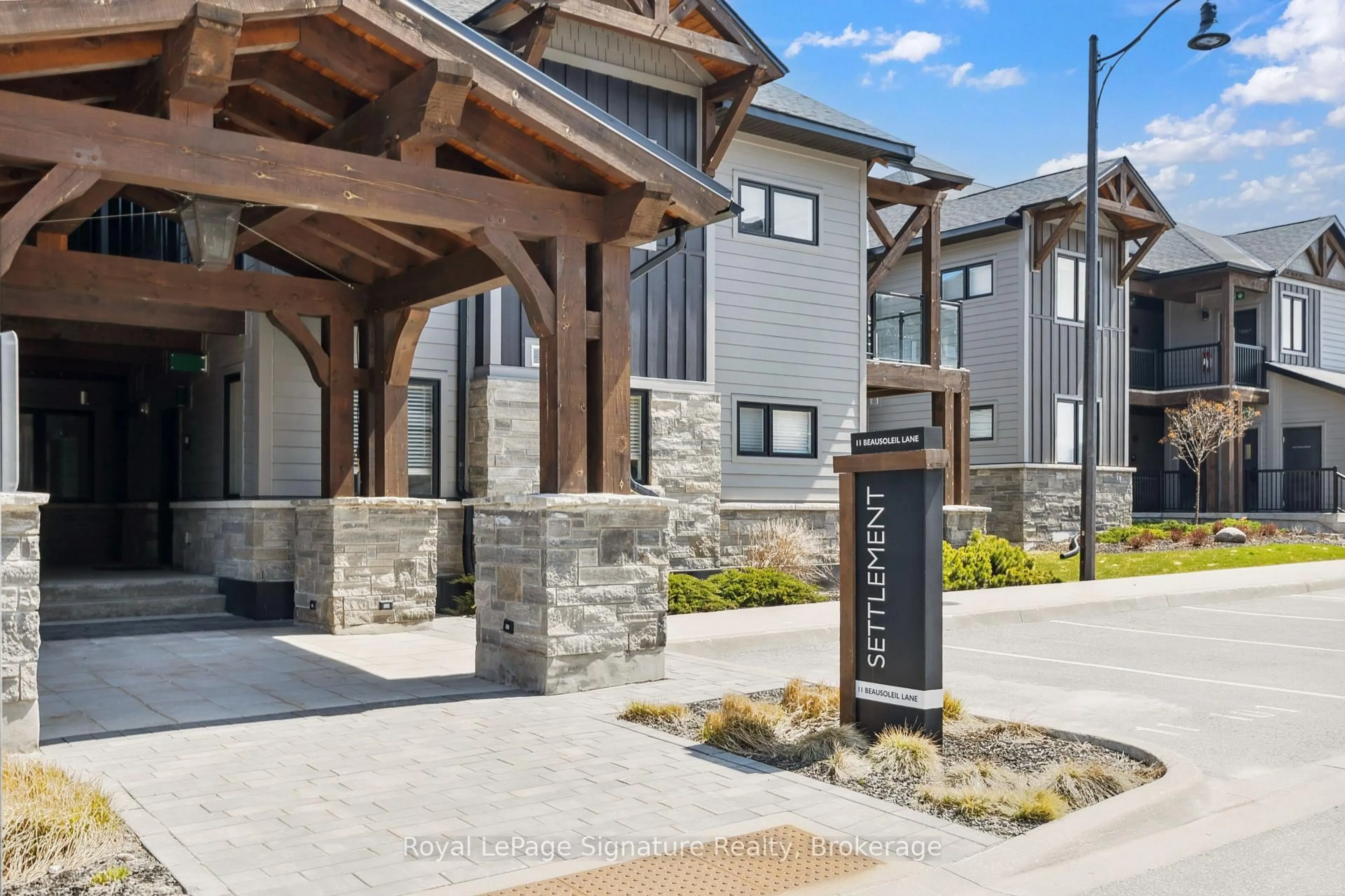 Indoor entryway for 11 Beausoleil Lane #107, Blue Mountains Ontario L9Y 0H2