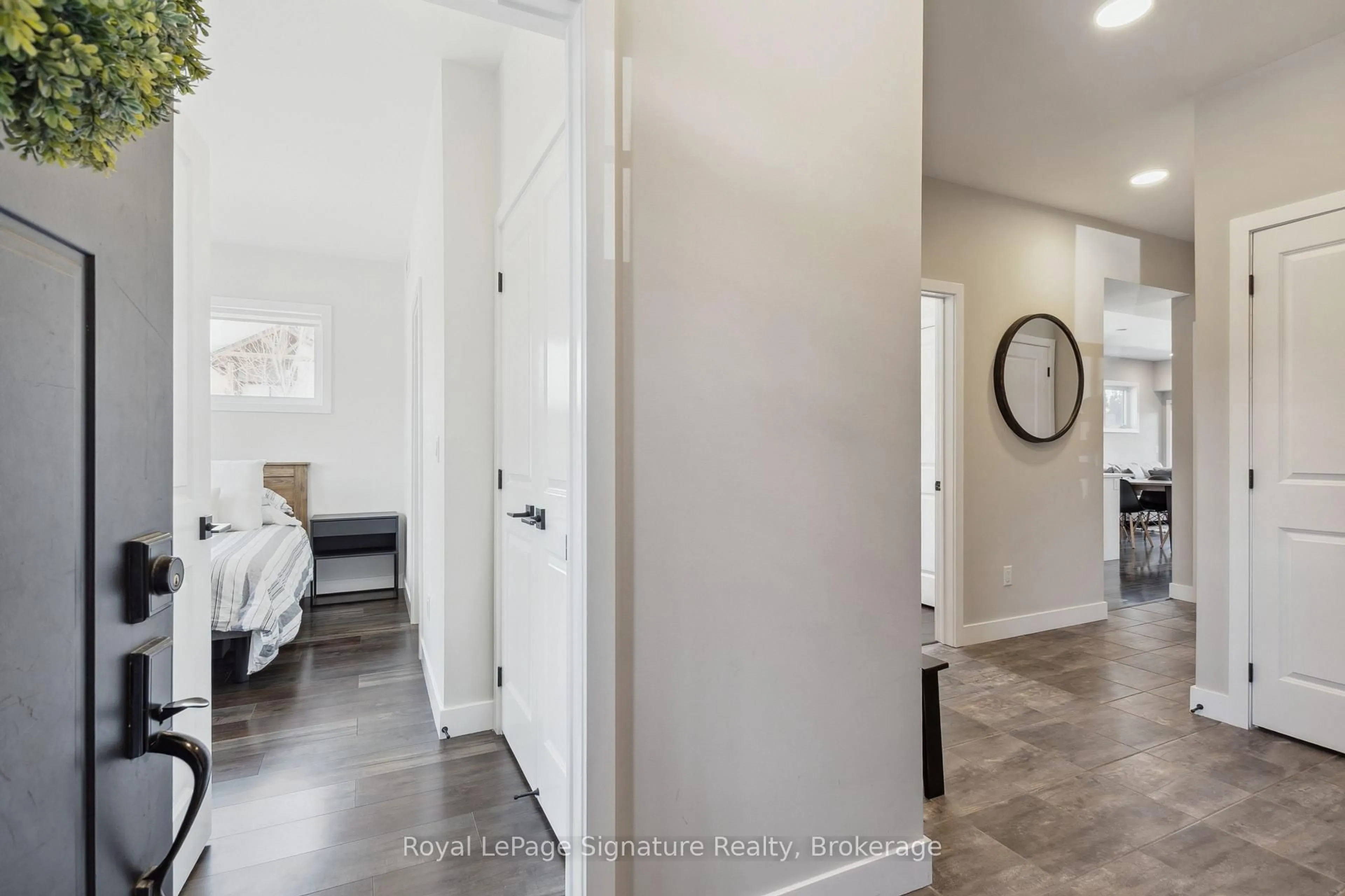 Indoor entryway for 11 Beausoleil Lane #107, Blue Mountains Ontario L9Y 0H2