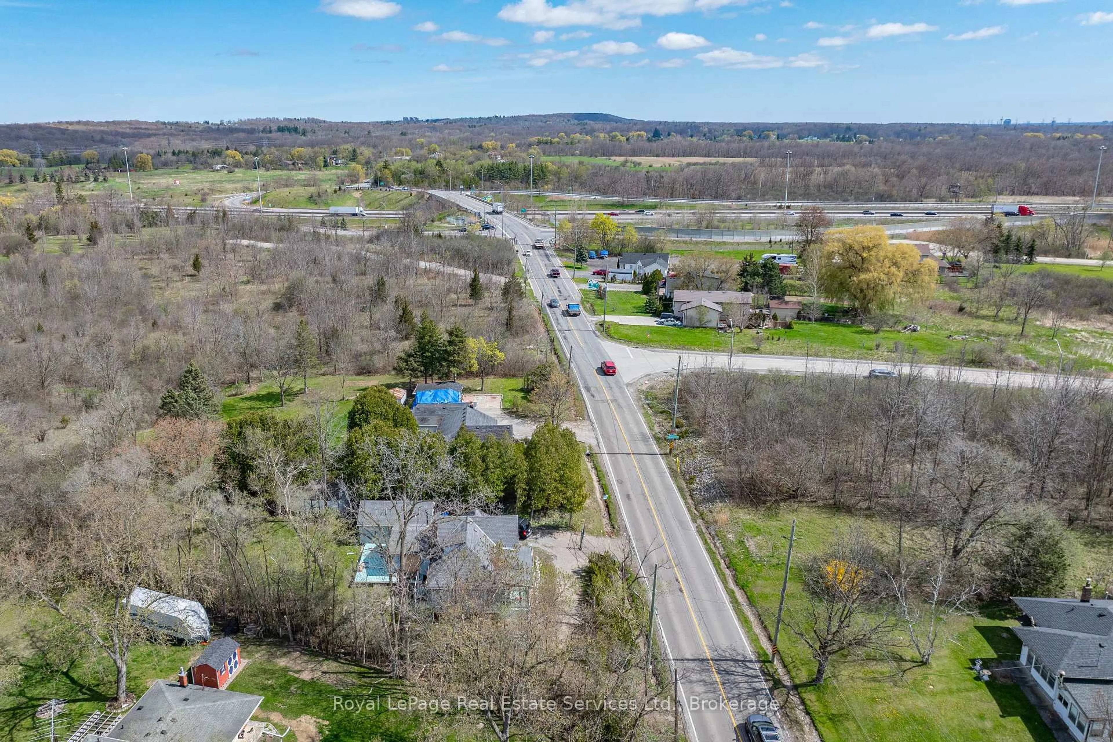 A pic from outside/outdoor area/front of a property/back of a property/a pic from drone, unknown for 701 York Rd, Hamilton Ontario L9H 5W9