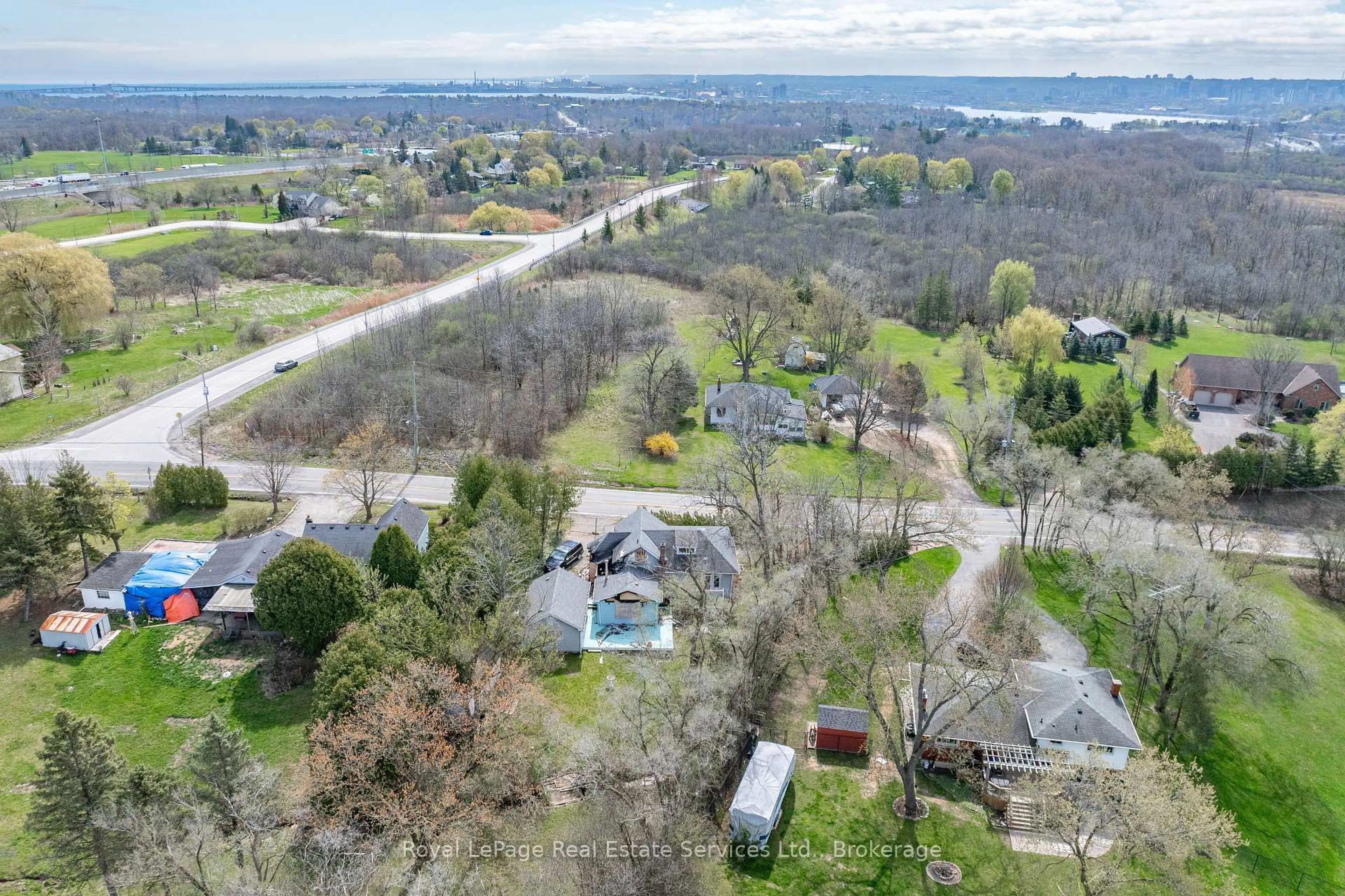A pic from outside/outdoor area/front of a property/back of a property/a pic from drone, water/lake/river/ocean view for 701 York Rd, Hamilton Ontario L9H 5W9