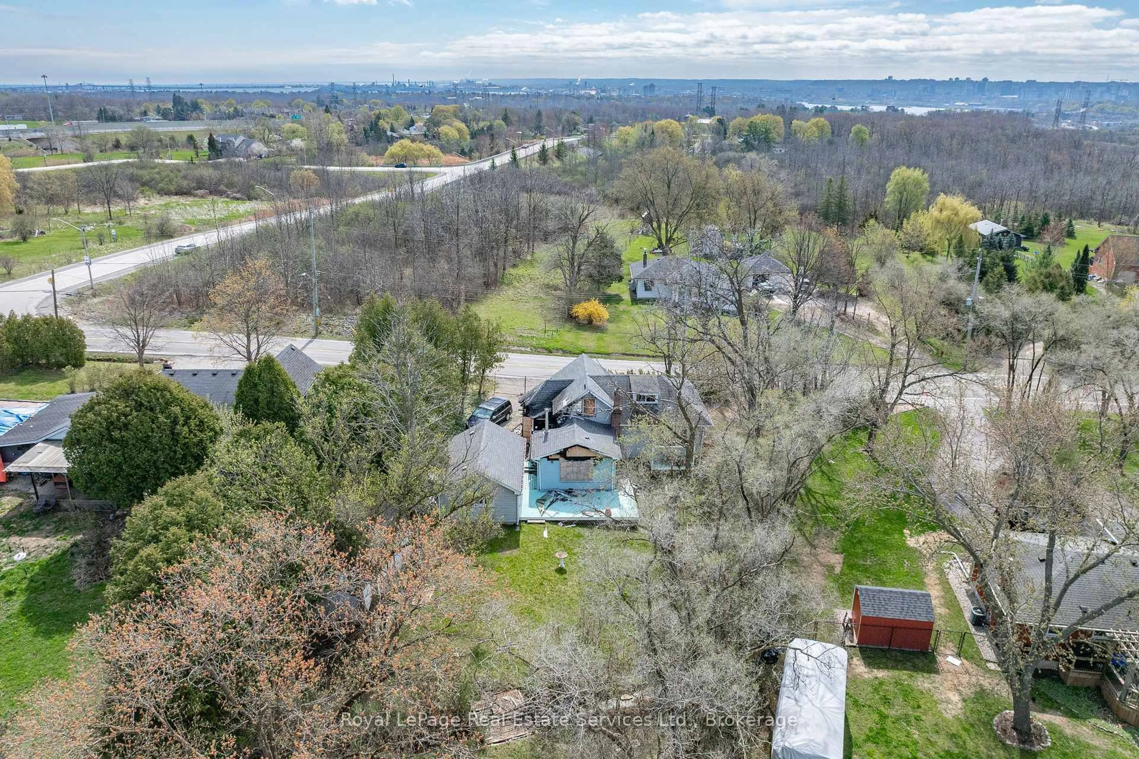 A pic from outside/outdoor area/front of a property/back of a property/a pic from drone, water/lake/river/ocean view for 701 York Rd, Hamilton Ontario L9H 5W9