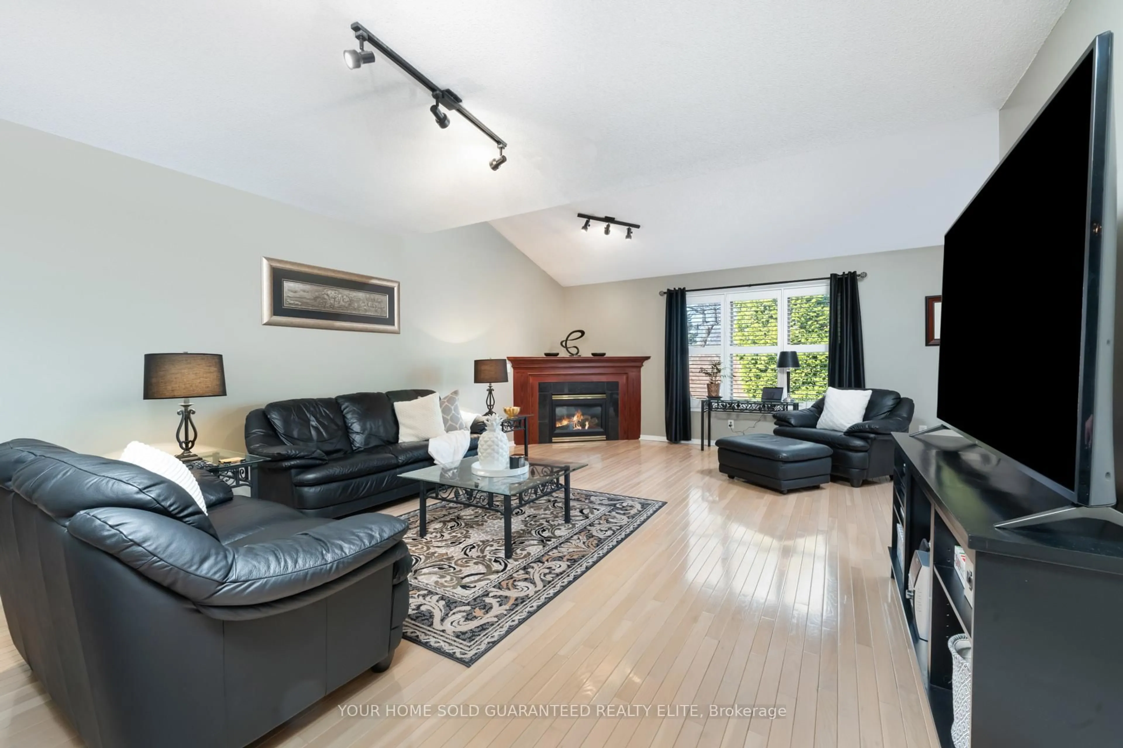 Living room with furniture, unknown for 12 Aspen Dr, Grimsby Ontario L3M 5L8