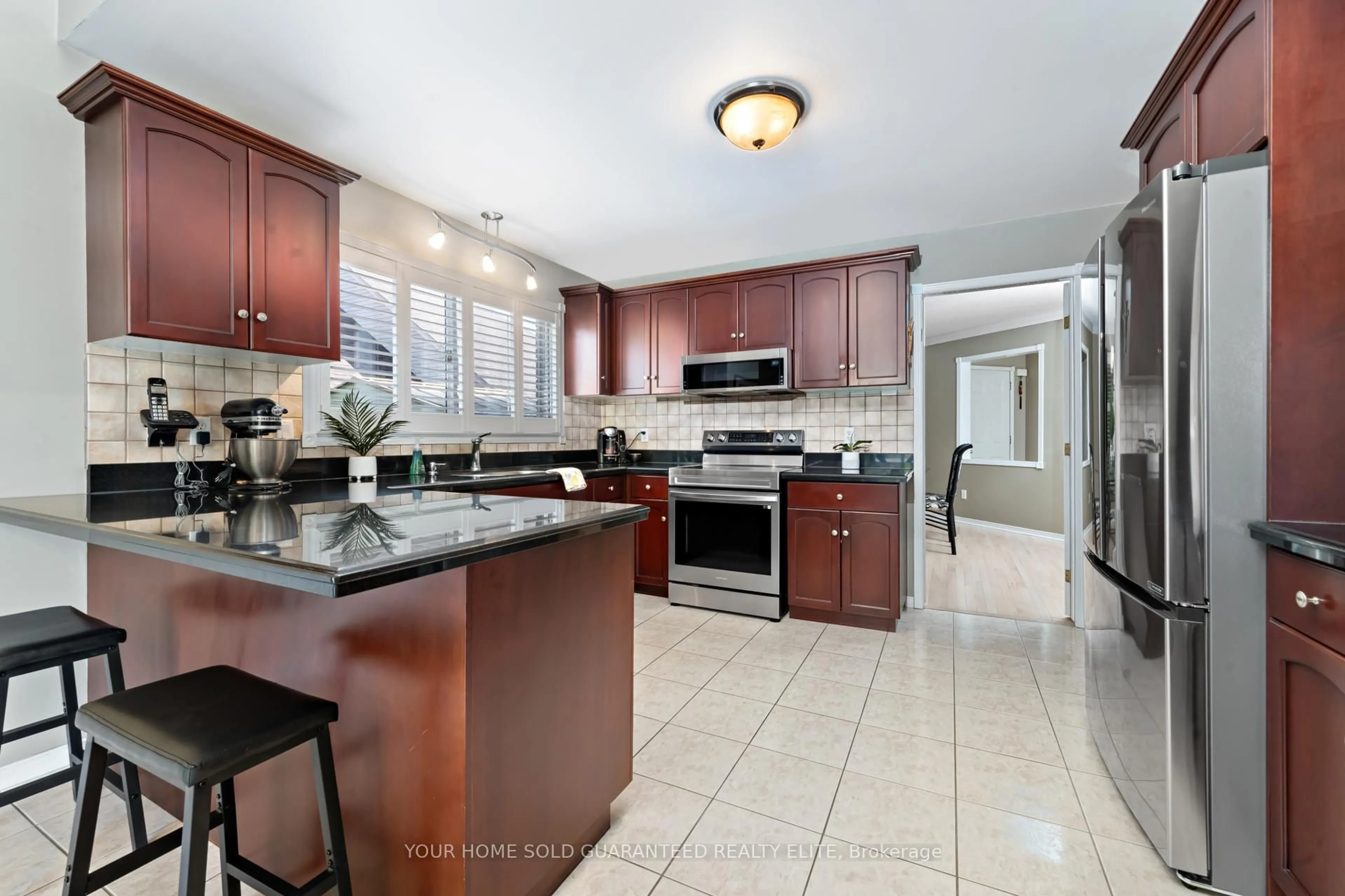 Open concept kitchen, ceramic/tile floor for 12 Aspen Dr, Grimsby Ontario L3M 5L8