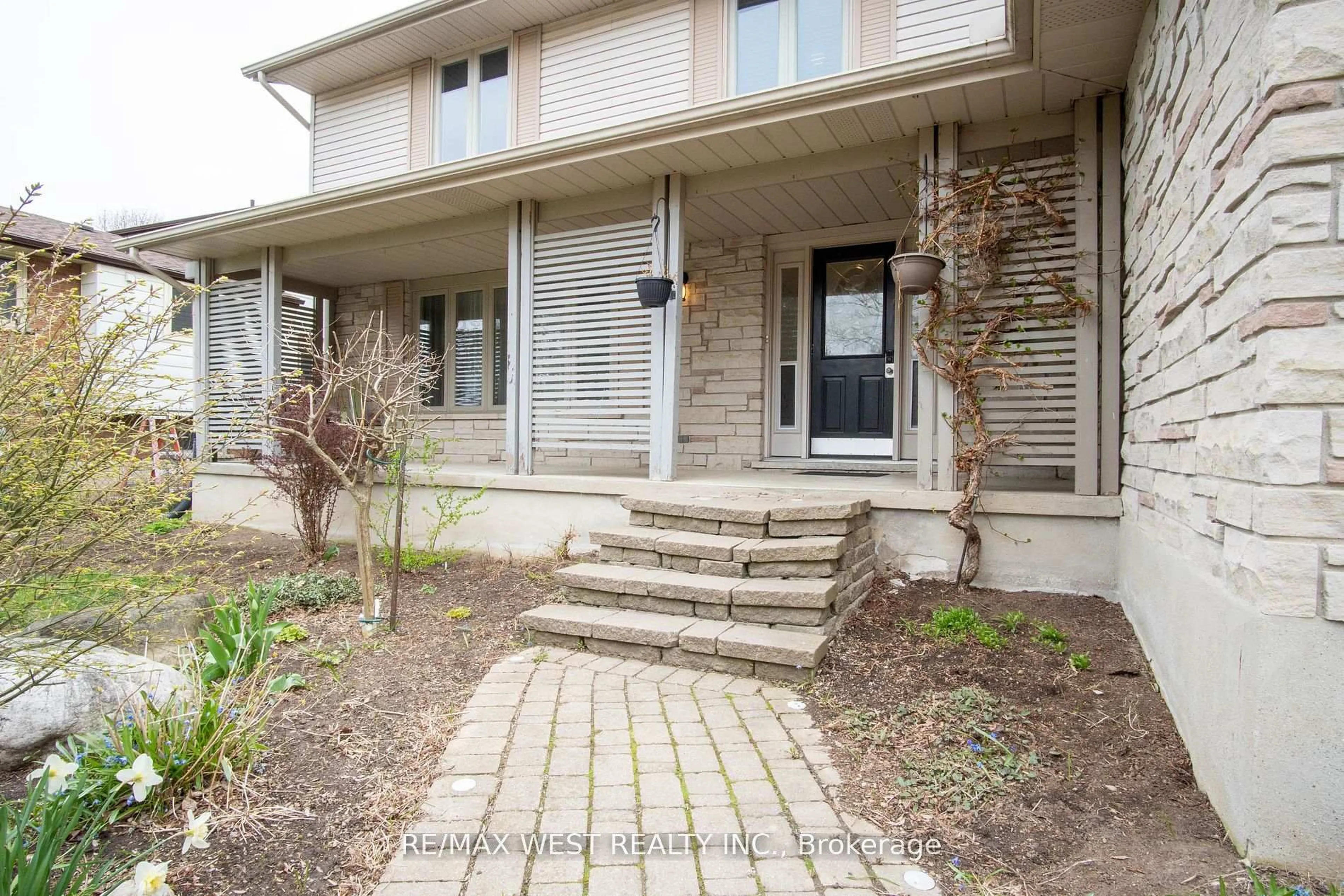 Unknown for 350 Thorncrest Dr, Waterloo Ontario N2L 5R7