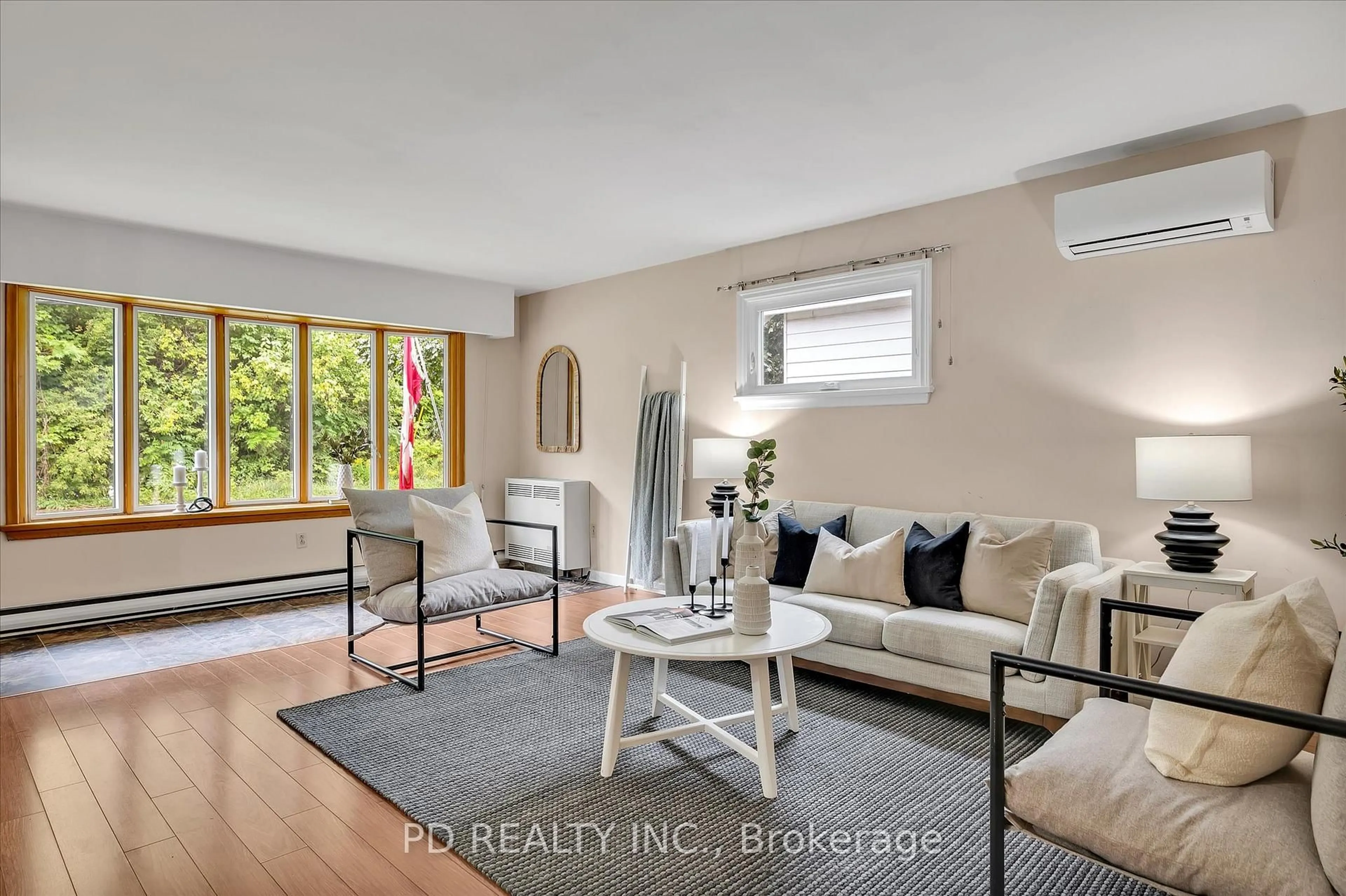 Living room with furniture, unknown for 28 Bond St, Kawartha Lakes Ontario K0M 1N0