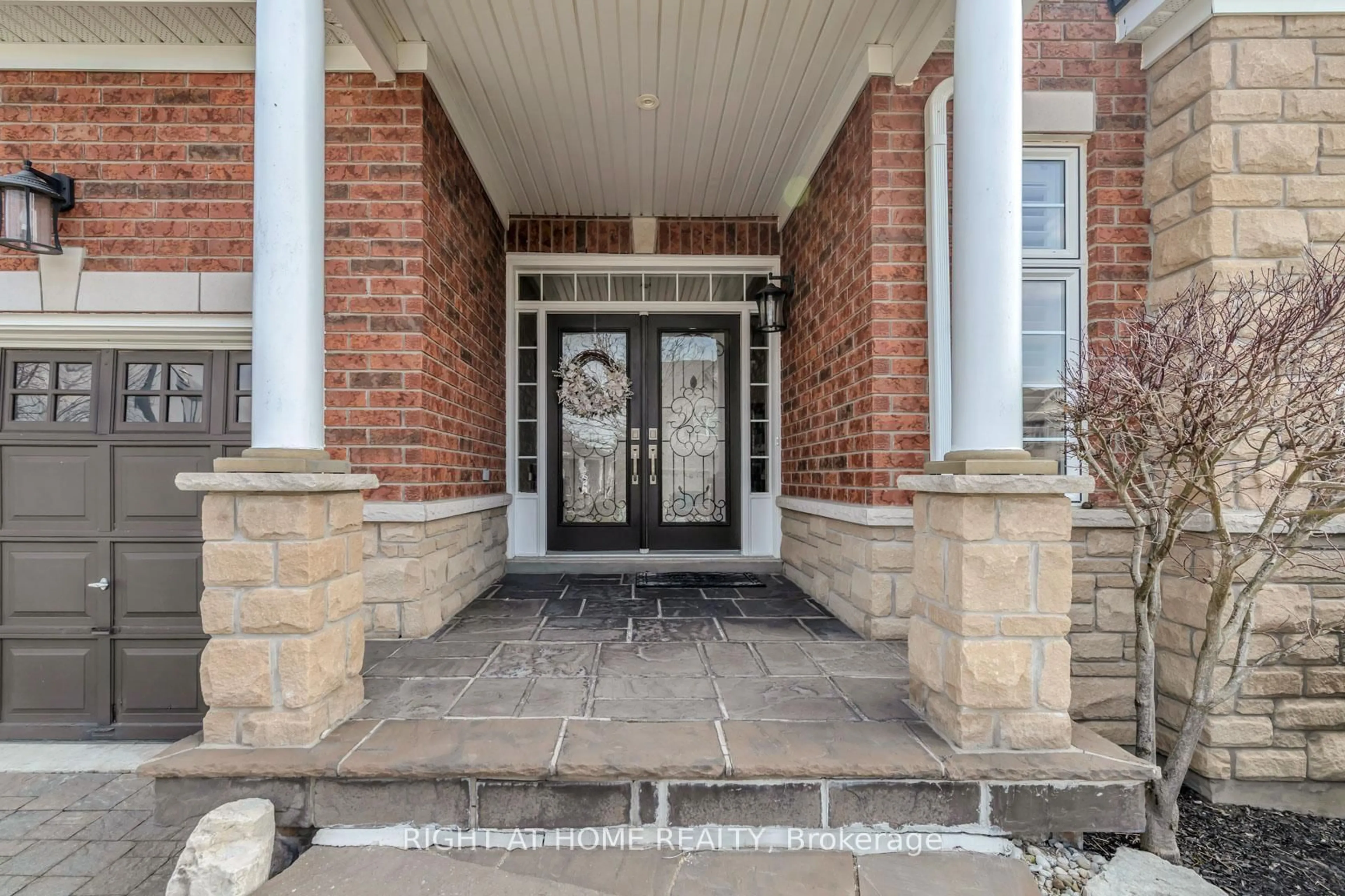 Indoor entryway for 253 RIDGE TOP Cres, Guelph/Eramosa Ontario N0B 2K0