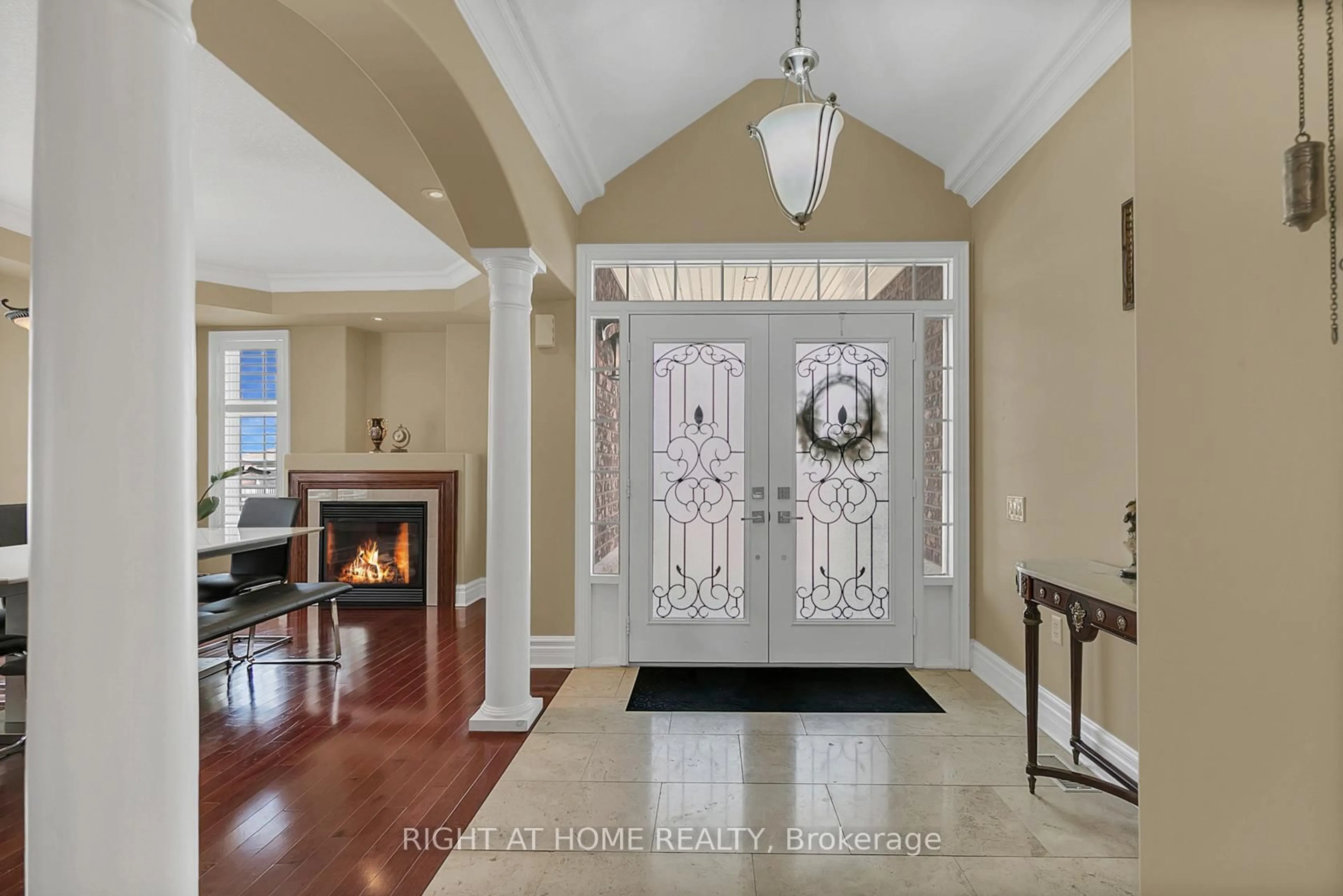 Indoor entryway for 253 RIDGE TOP Cres, Guelph/Eramosa Ontario N0B 2K0