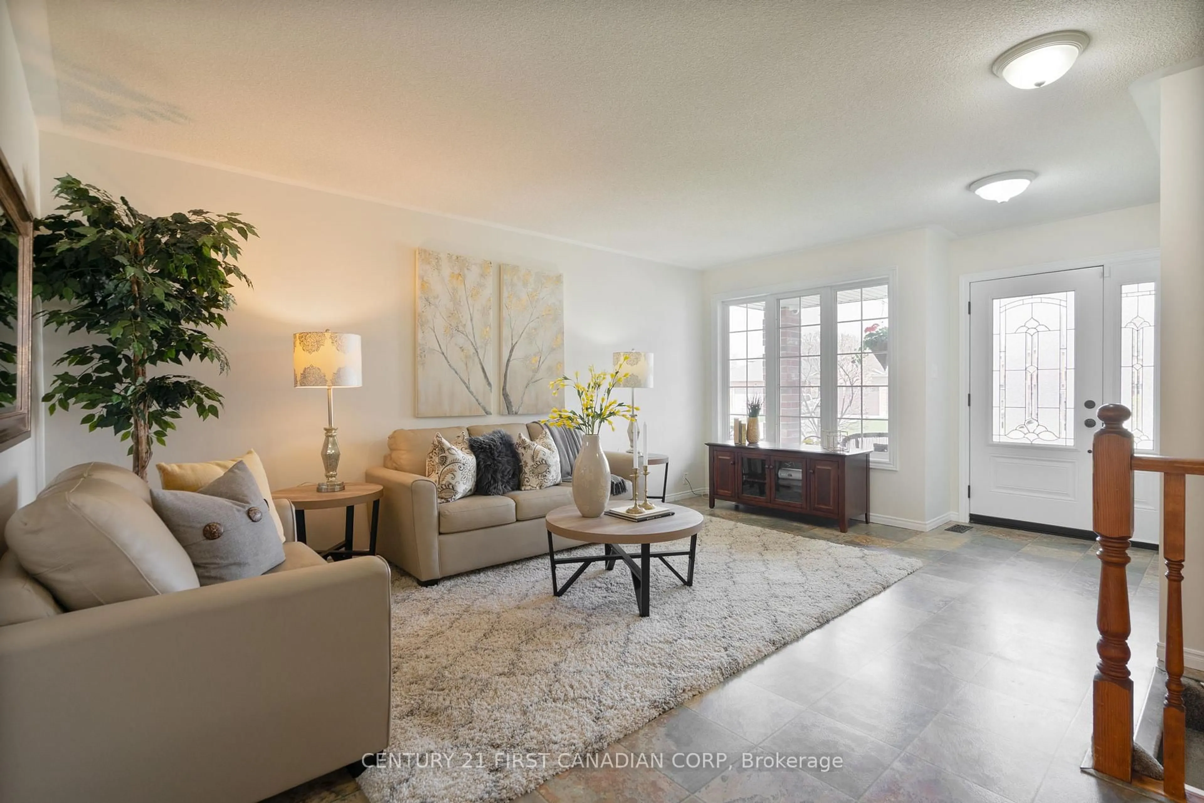 Living room with furniture, unknown for 36 Juniper Cres, Strathroy-Caradoc Ontario N7G 4G4