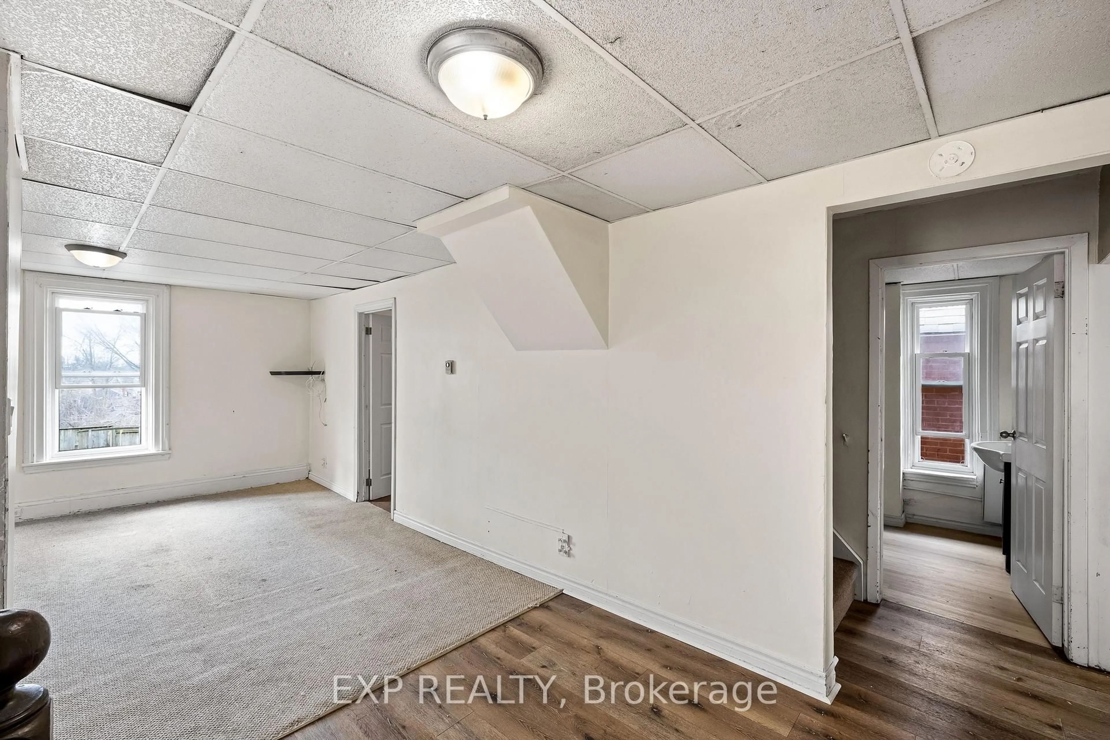 A pic of a room for 337 London St, Peterborough Central Ontario K9H 2Z6