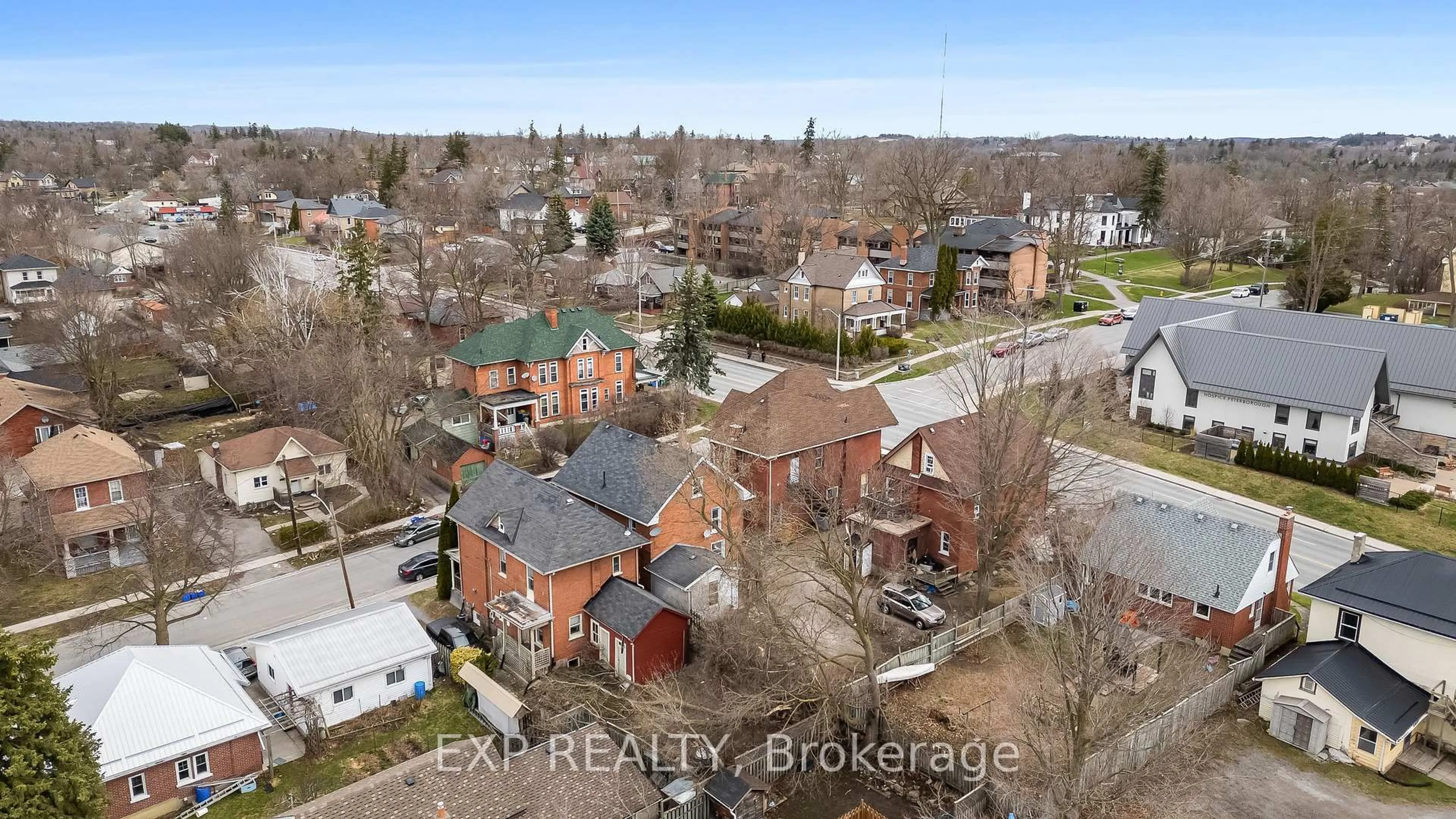 A pic from outside/outdoor area/front of a property/back of a property/a pic from drone, city buildings view from balcony for 337 London St, Peterborough Central Ontario K9H 2Z6