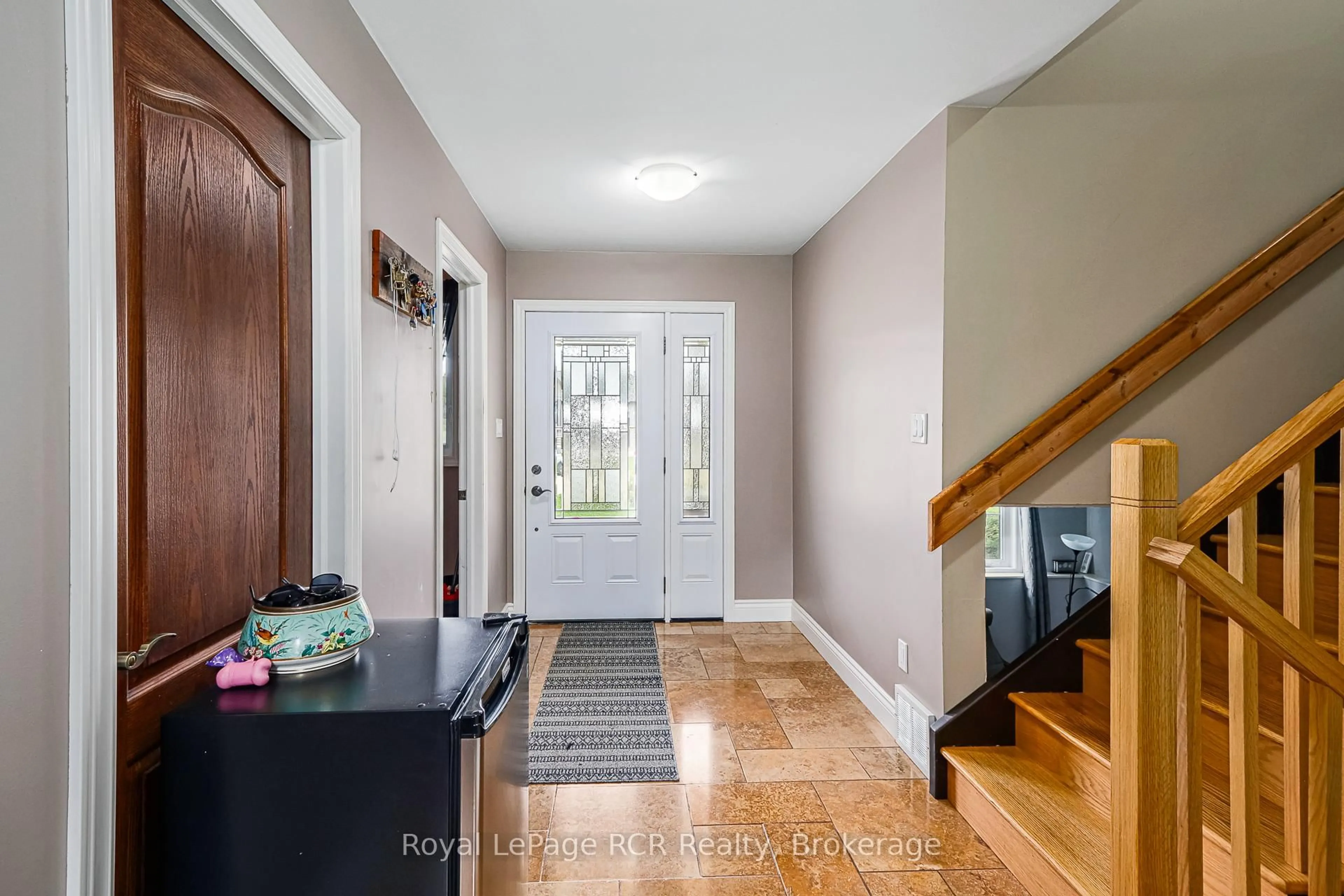Indoor entryway for 180 Raglan St, Grey Highlands Ontario N0C 1E0